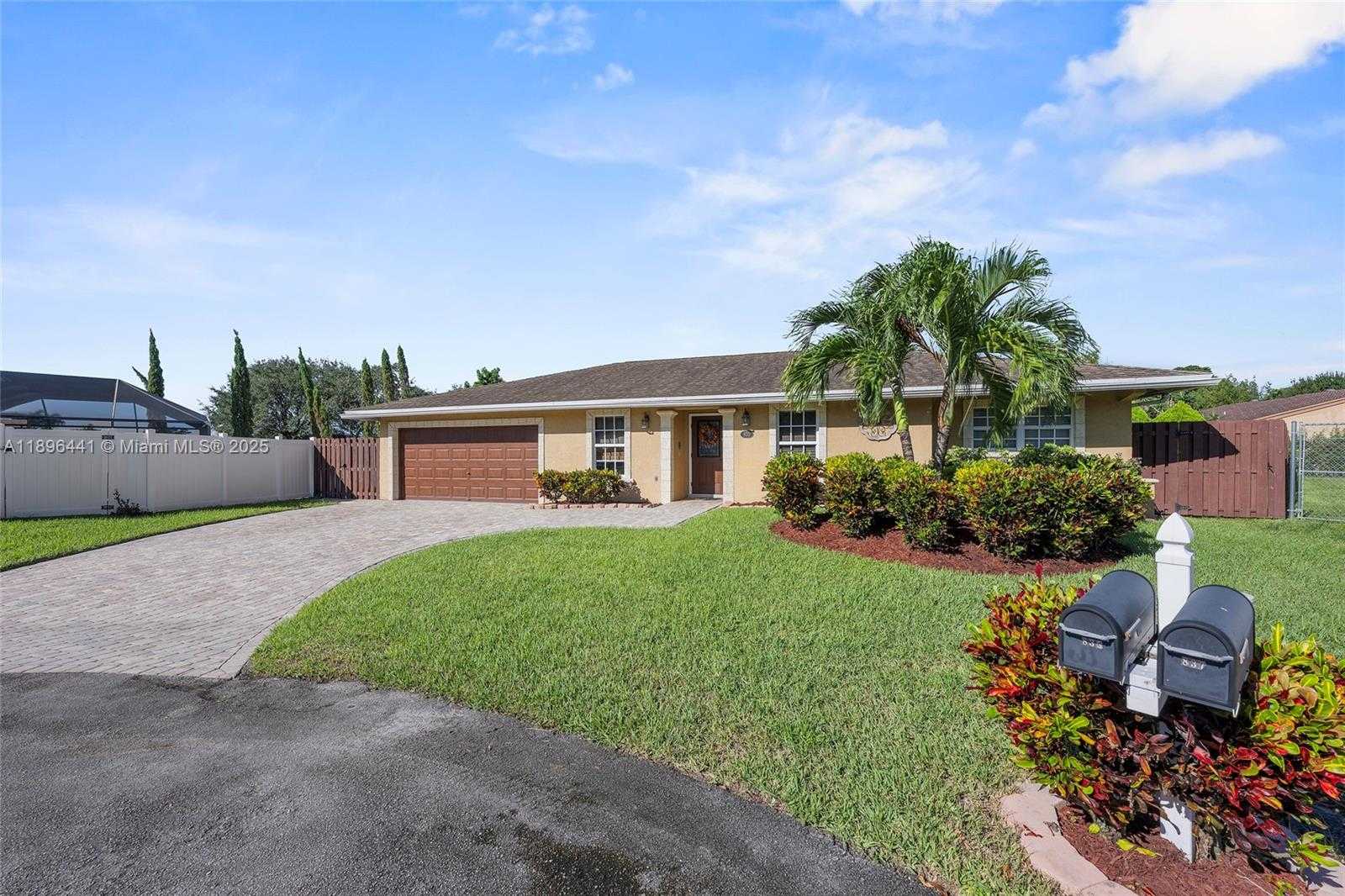 Small Image of 835 WEST PLANTATION CIR, Plantation Number 3