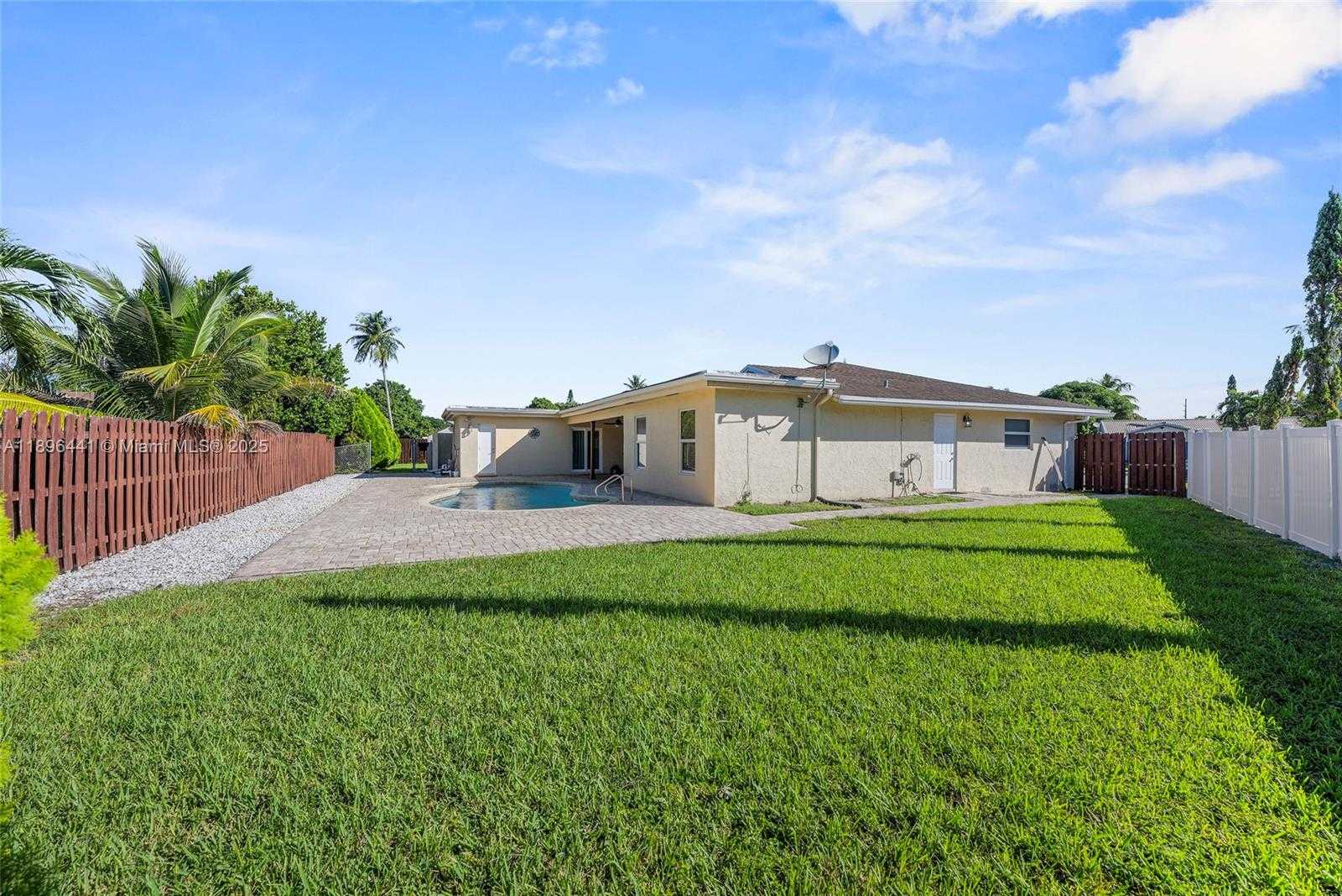 Small Image of 835 WEST PLANTATION CIR, Plantation Number 35