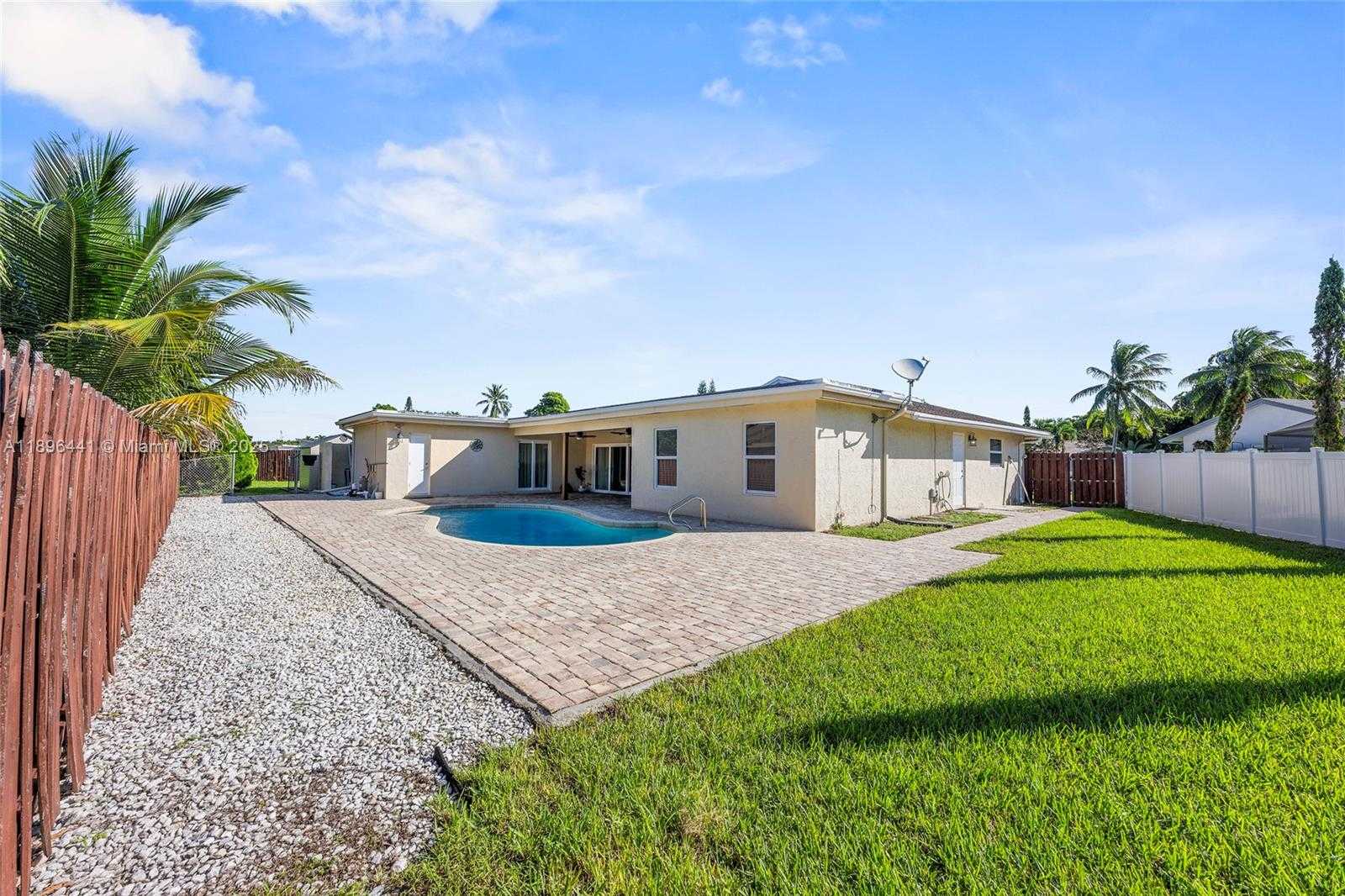 Small Image of 835 WEST PLANTATION CIR, Plantation Number 36