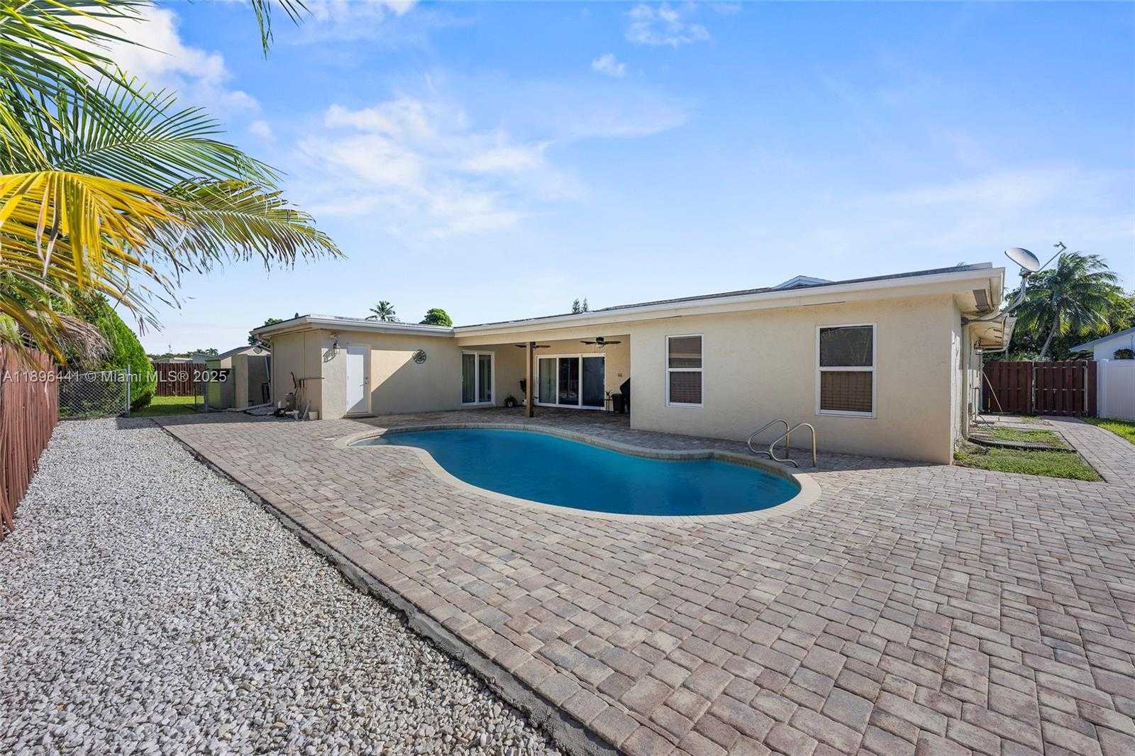 Small Image of 835 WEST PLANTATION CIR, Plantation Number 38