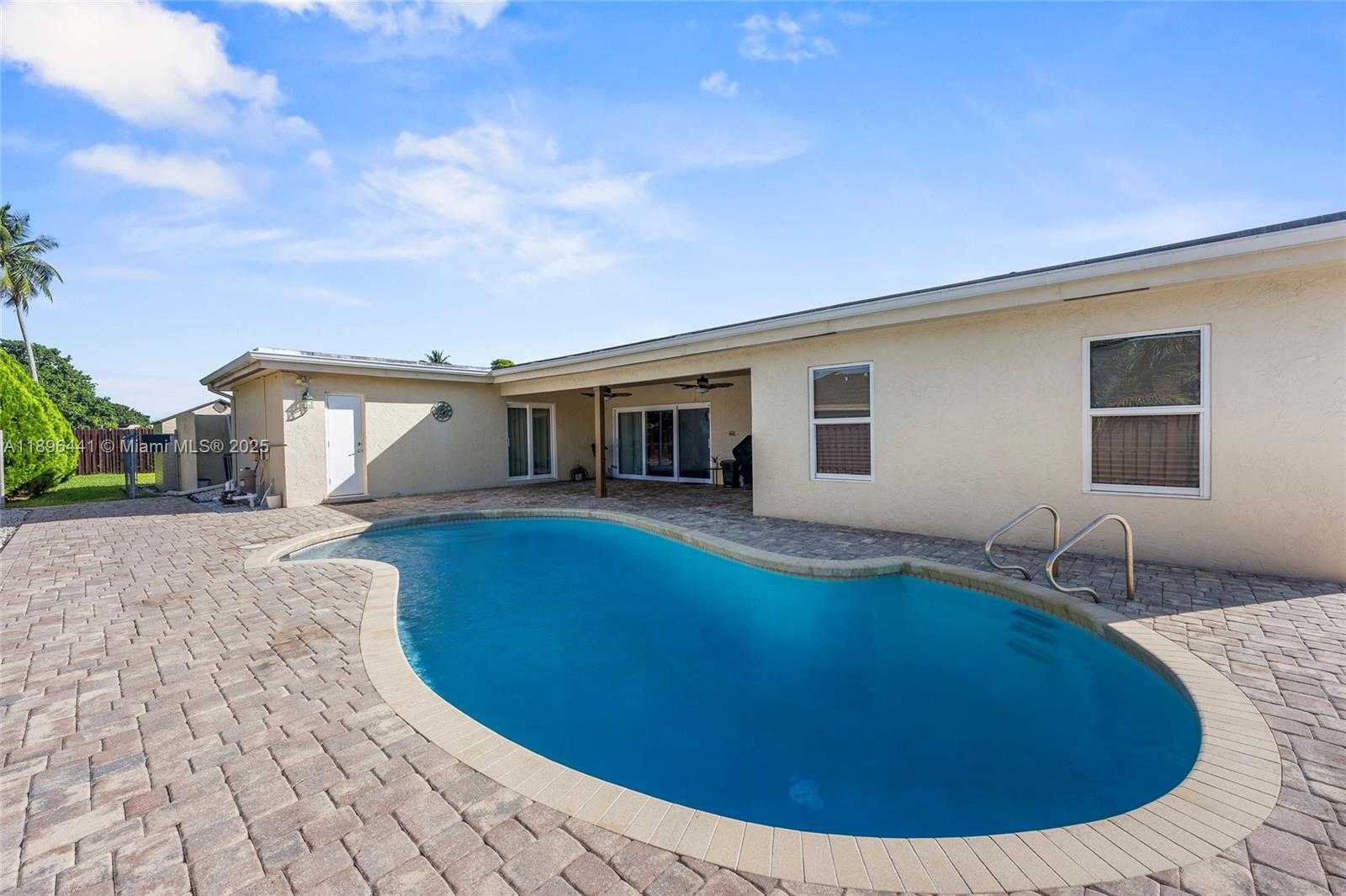 Small Image of 835 WEST PLANTATION CIR, Plantation Number 39