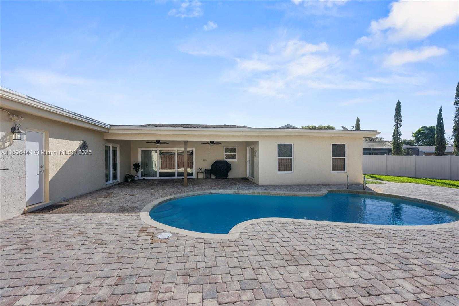 Small Image of 835 WEST PLANTATION CIR, Plantation Number 40