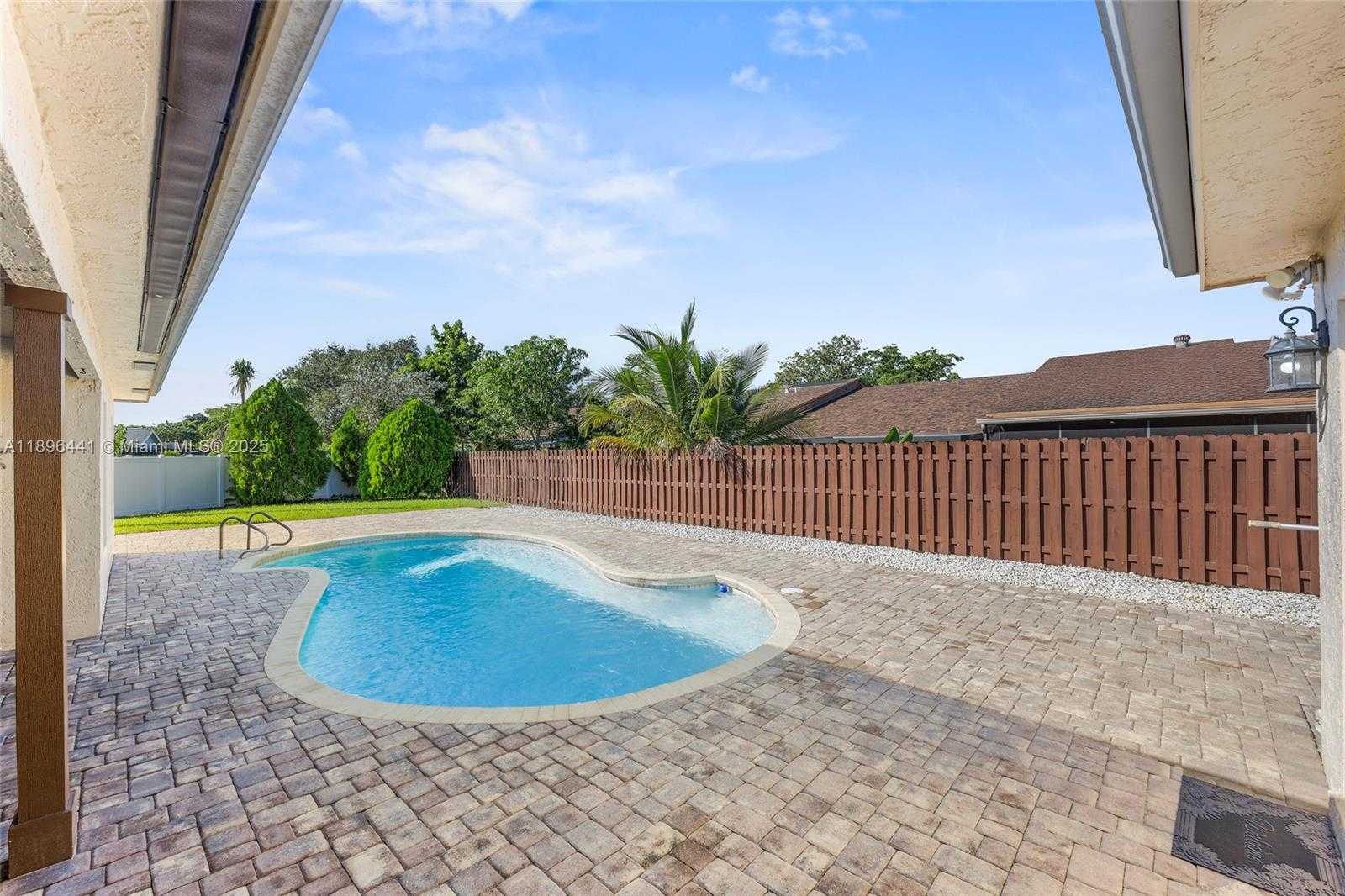 Small Image of 835 WEST PLANTATION CIR, Plantation Number 42