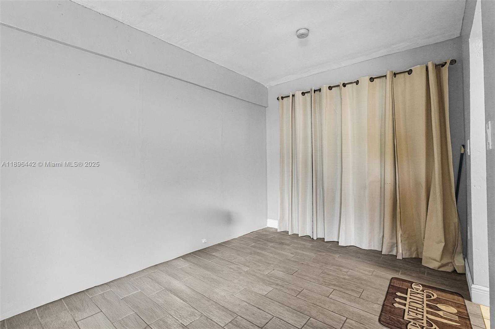 Small Image of 5424 MAYO ST, Hollywood Number 12