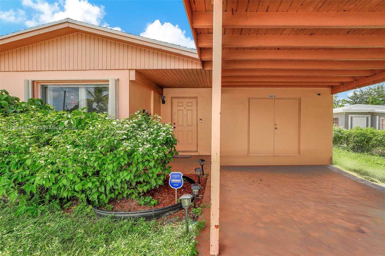 Small Image of 5424 MAYO ST, Hollywood Number 2