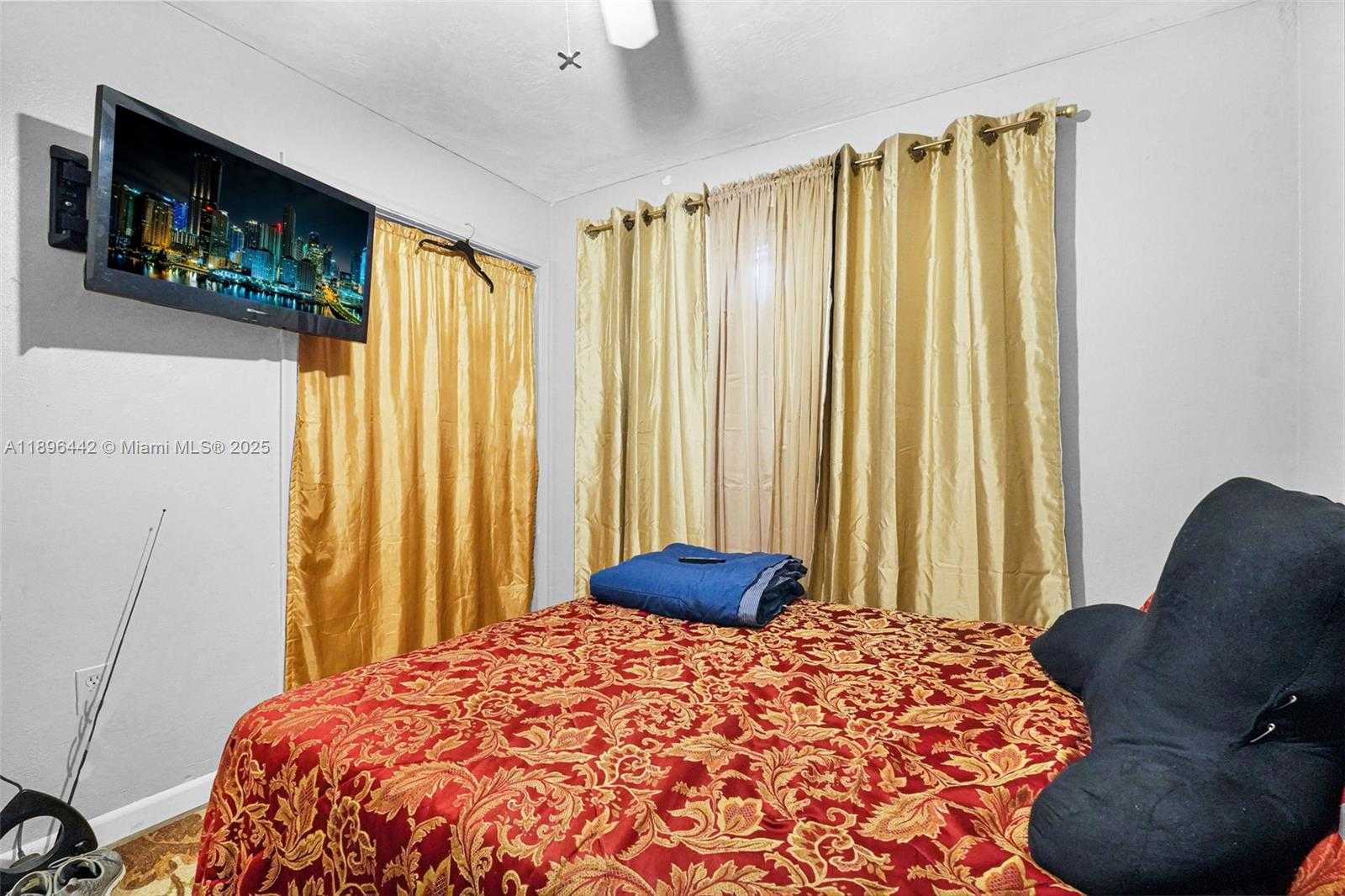 Small Image of 5424 MAYO ST, Hollywood Number 22
