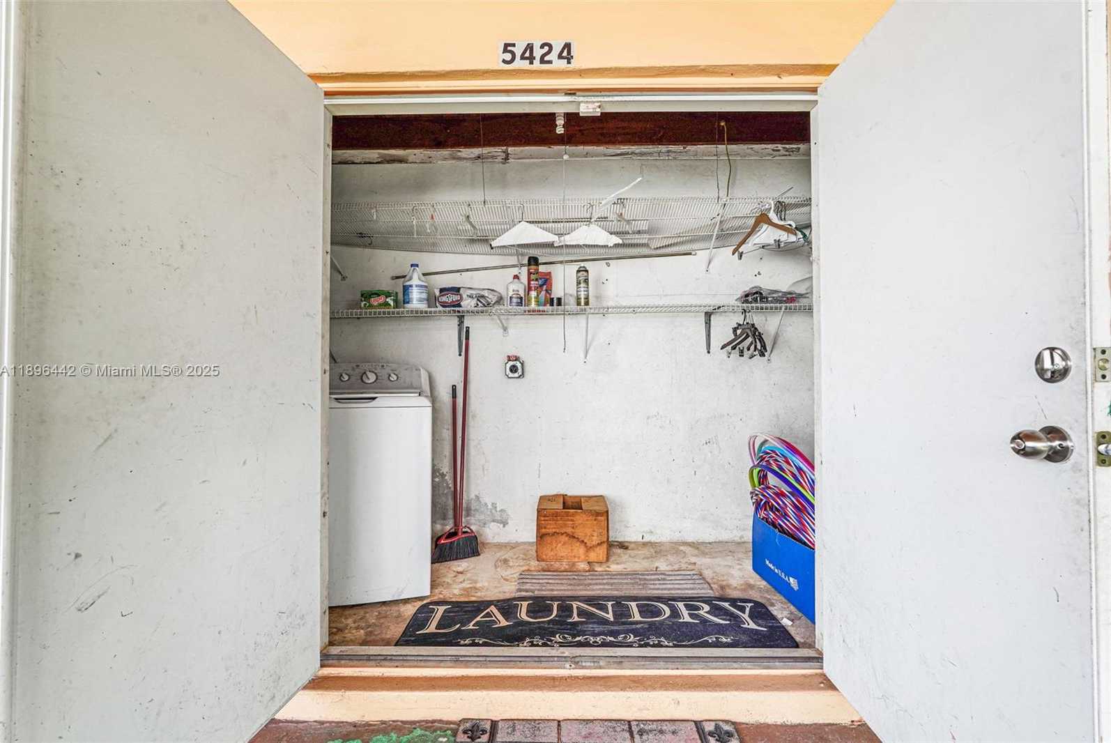 Small Image of 5424 MAYO ST, Hollywood Number 31