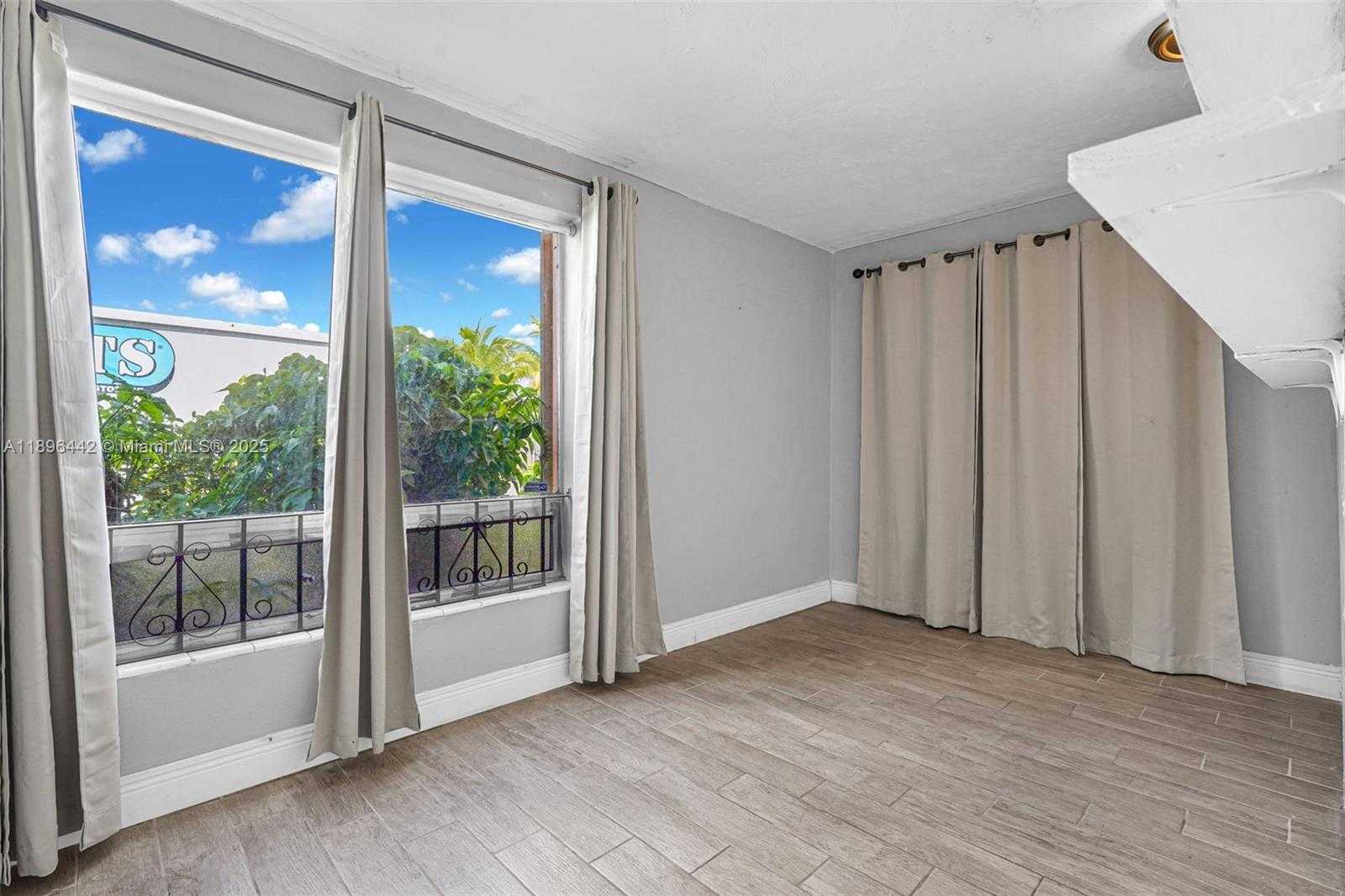 Small Image of 5424 MAYO ST, Hollywood Number 34