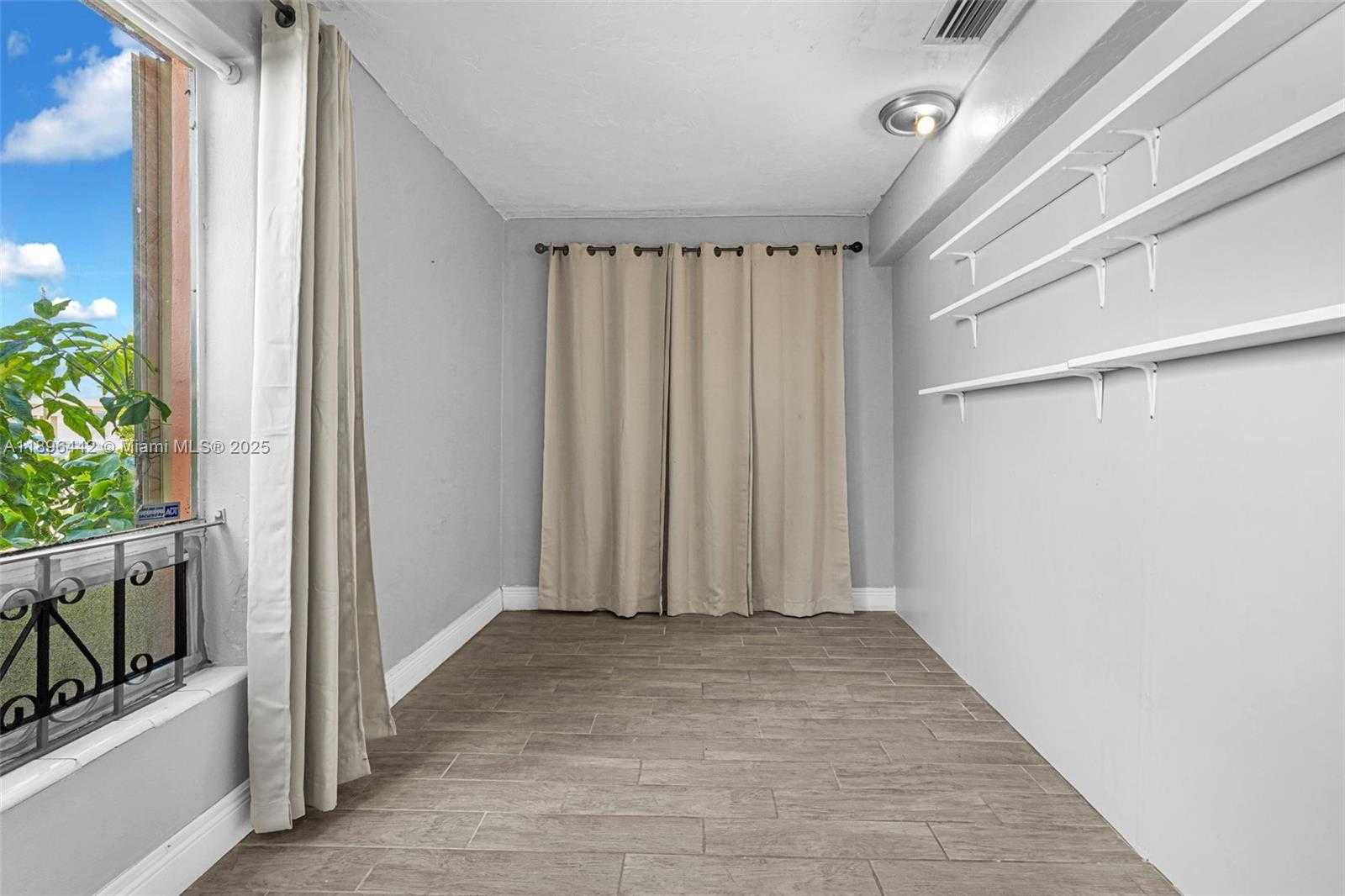 Small Image of 5424 MAYO ST, Hollywood Number 35