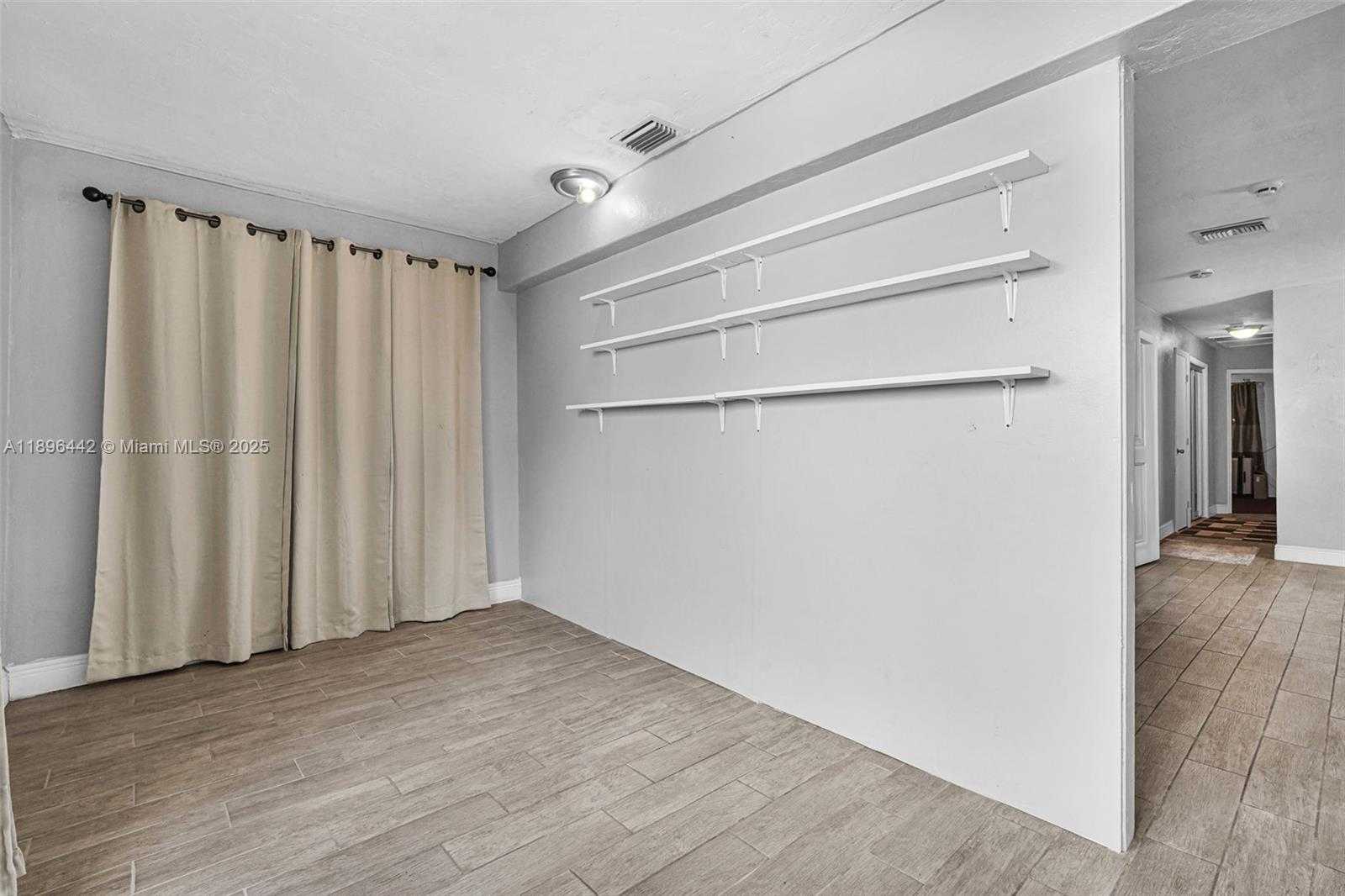 Small Image of 5424 MAYO ST, Hollywood Number 36