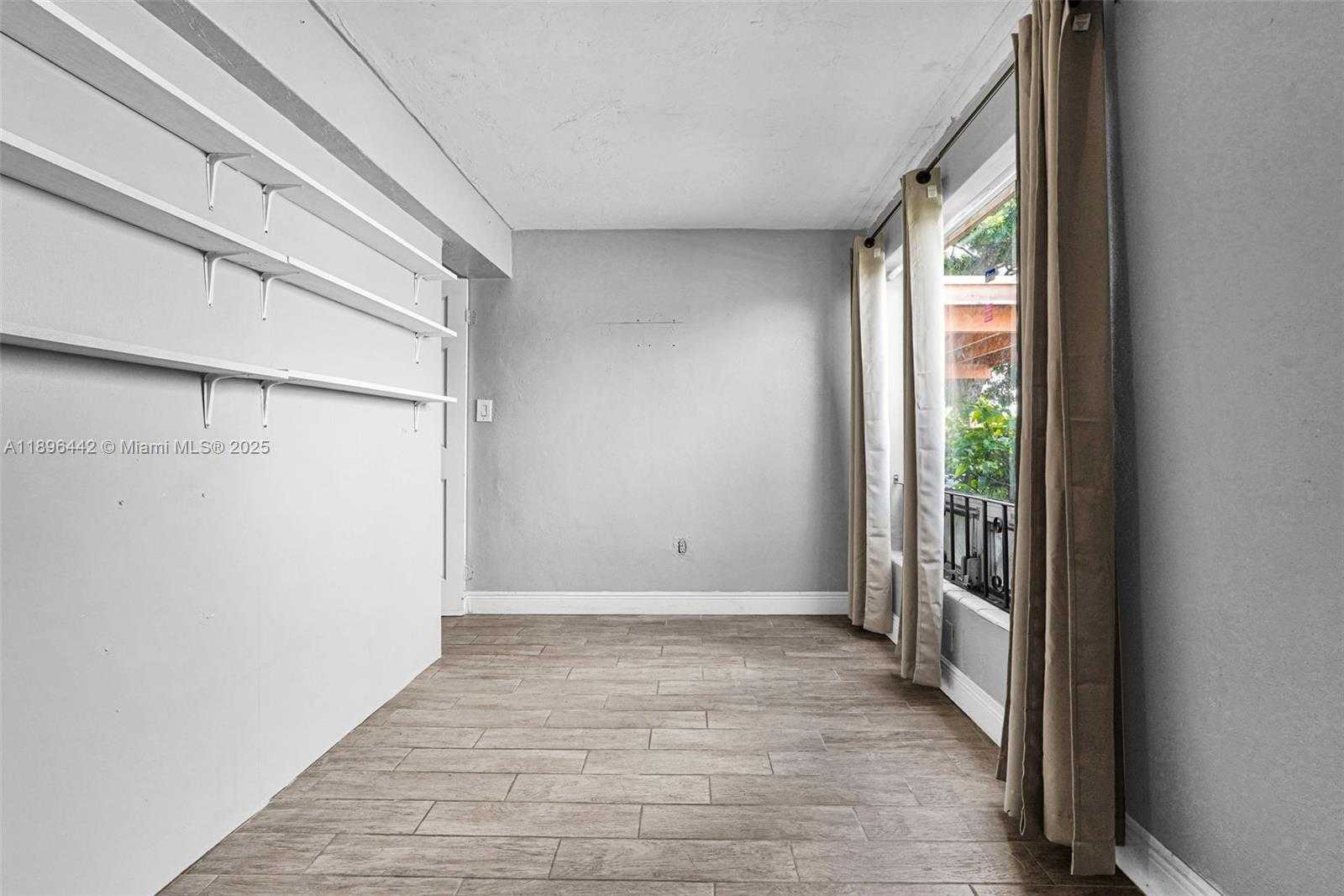 Small Image of 5424 MAYO ST, Hollywood Number 4