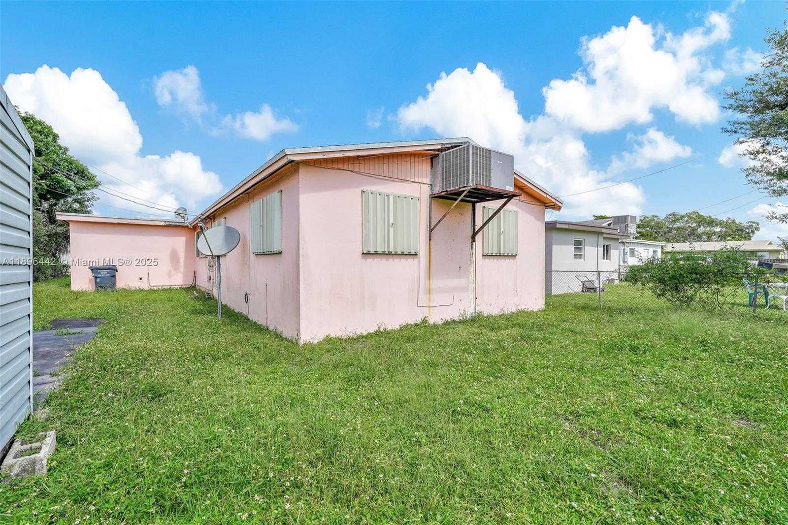Small Image of 5424 MAYO ST, Hollywood Number 42