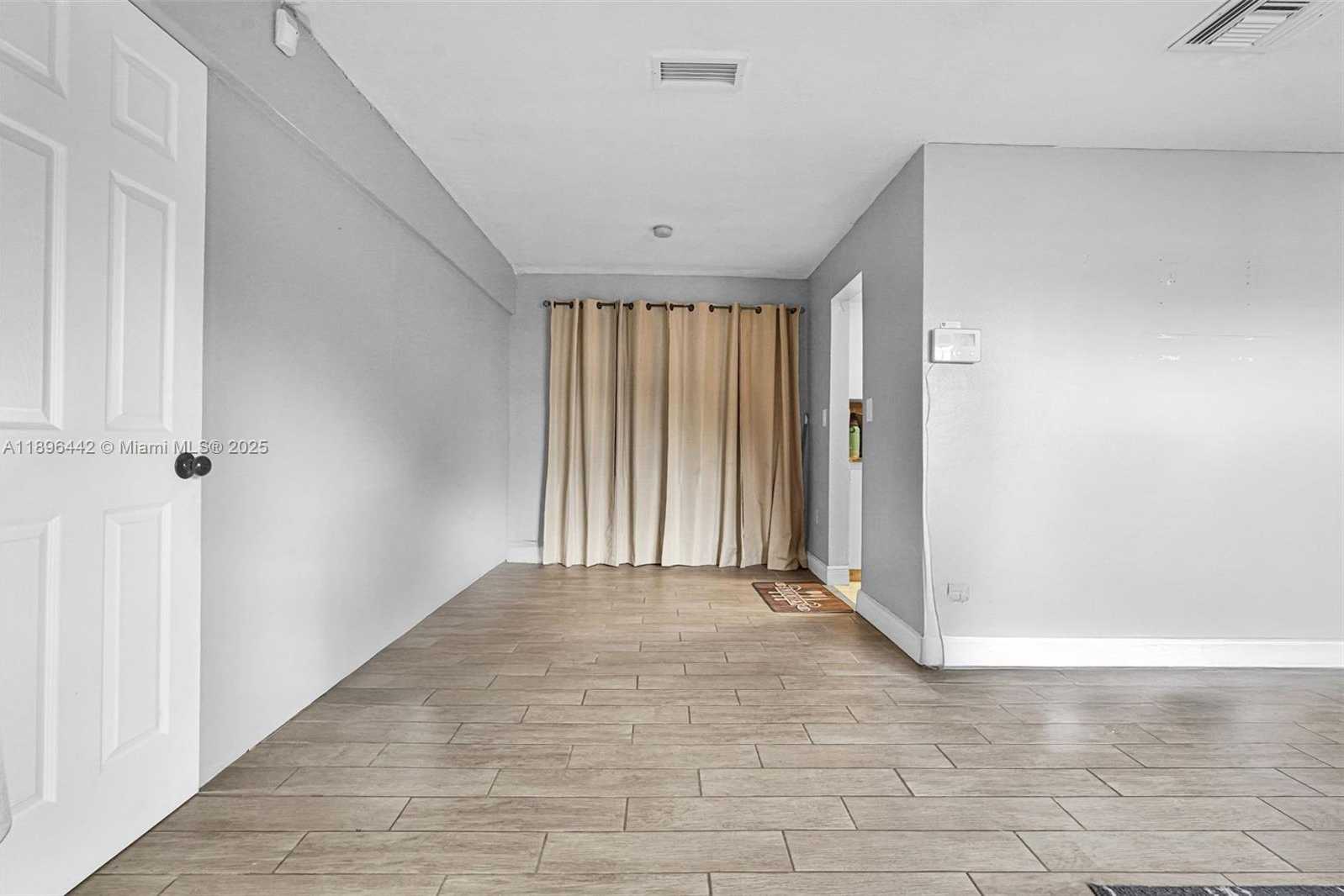 Small Image of 5424 MAYO ST, Hollywood Number 7