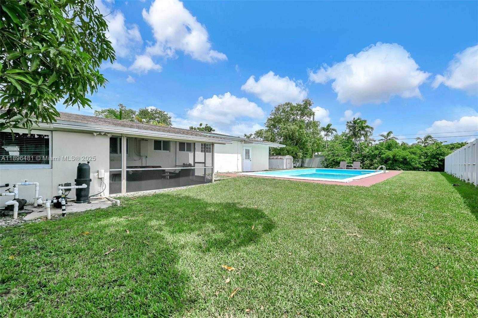 Small Image of 9740 CUTLER RIDGE DR, Cutler Bay Number 15