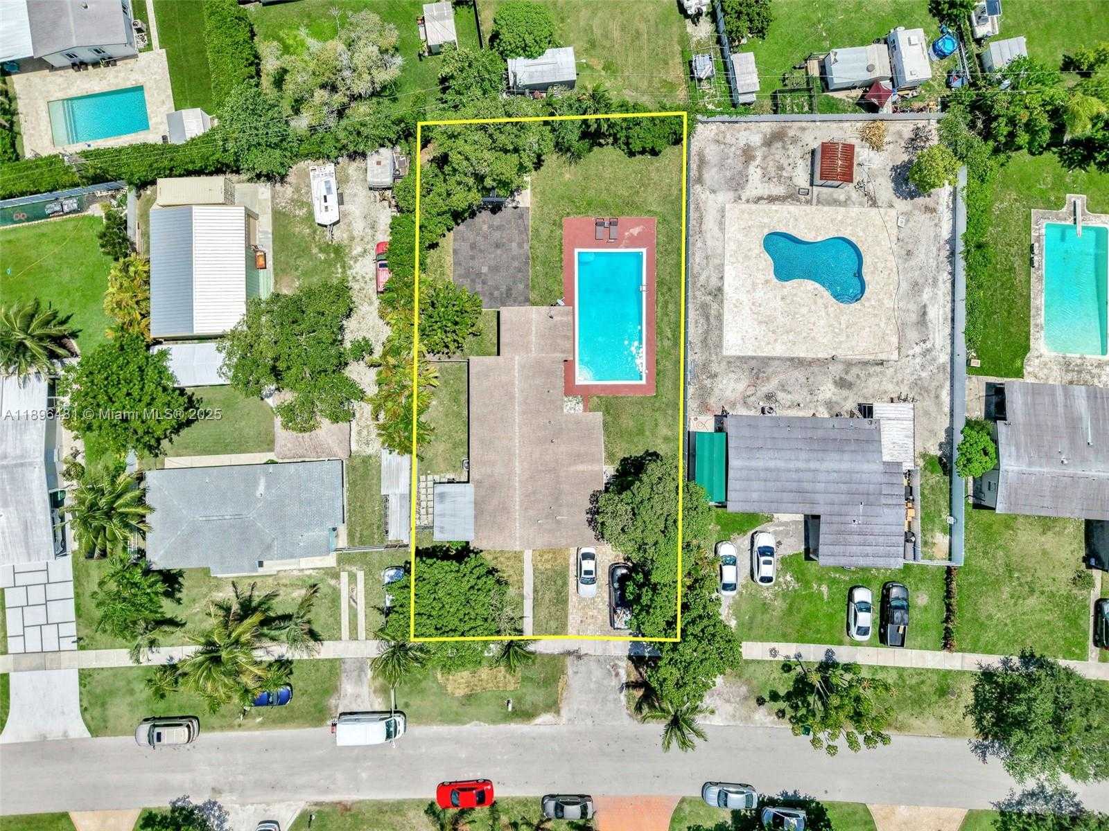 Small Image of 9740 CUTLER RIDGE DR, Cutler Bay Number 2