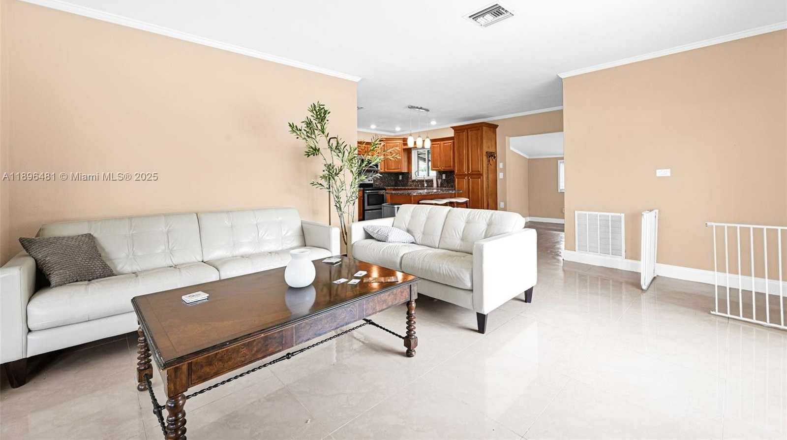 Small Image of 9740 CUTLER RIDGE DR, Cutler Bay Number 3