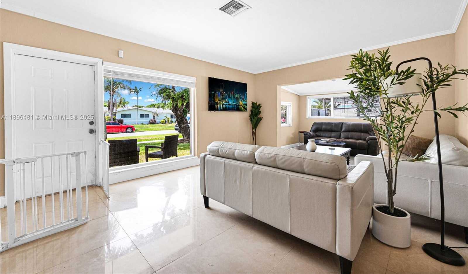 Small Image of 9740 CUTLER RIDGE DR, Cutler Bay Number 5