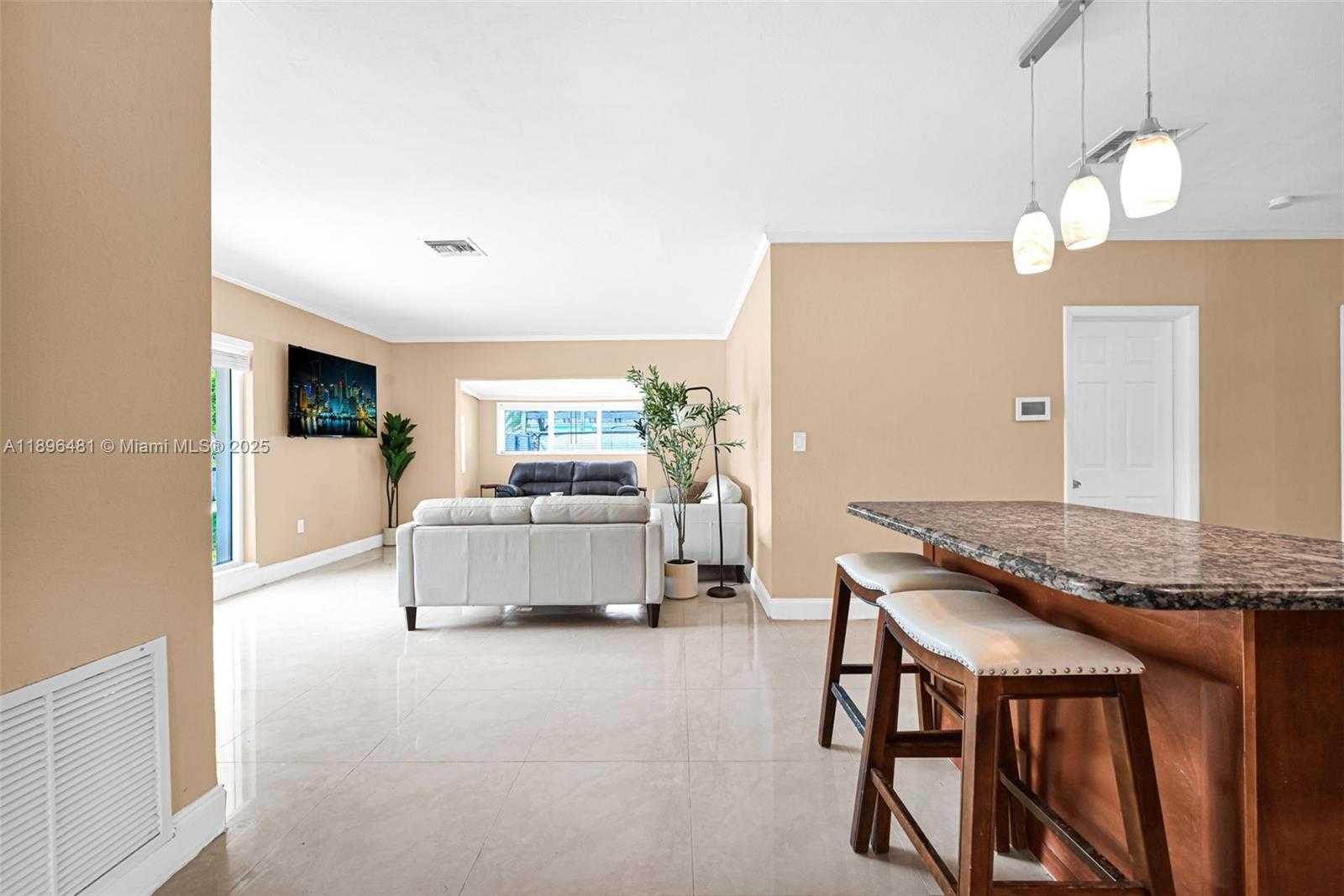 Small Image of 9740 CUTLER RIDGE DR, Cutler Bay Number 6