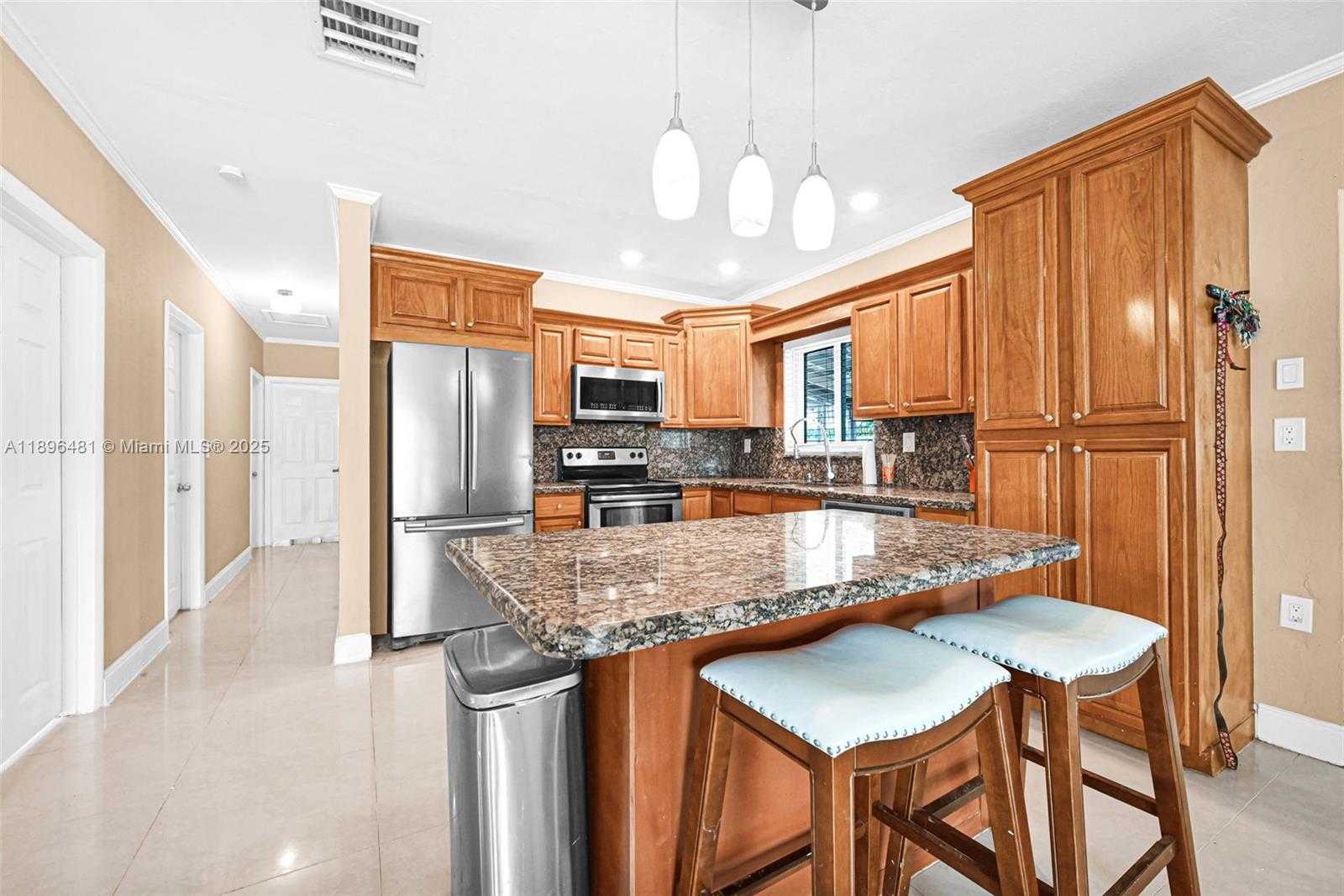 Small Image of 9740 CUTLER RIDGE DR, Cutler Bay Number 7