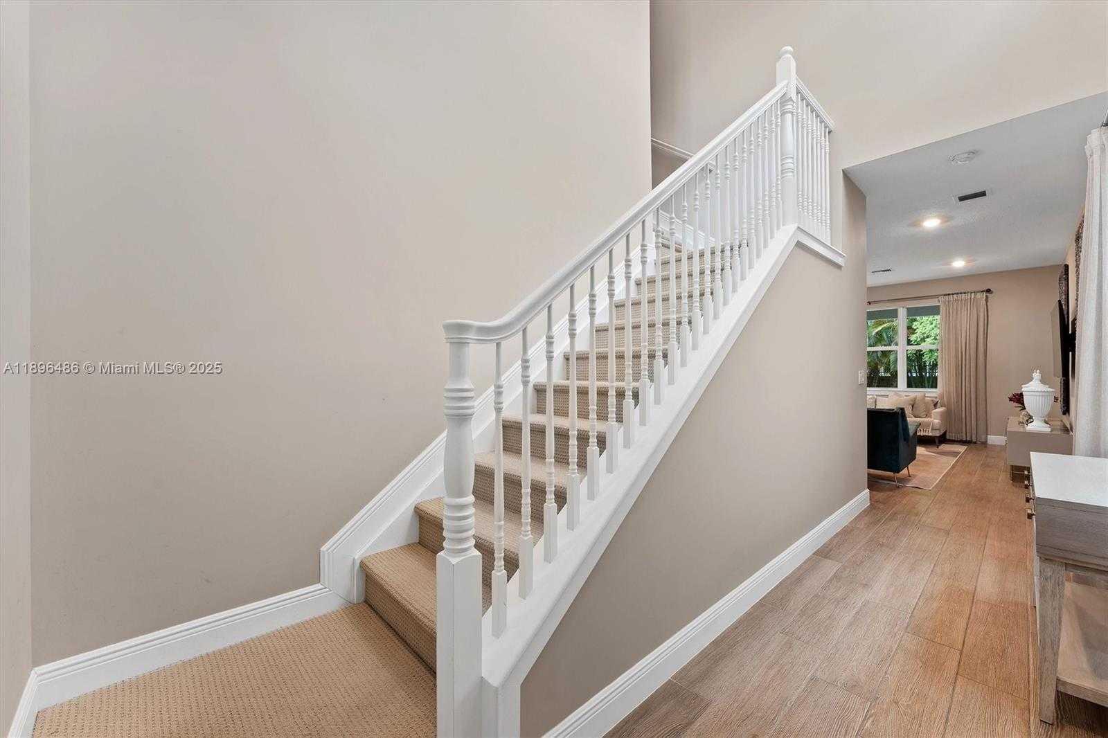 Small Image of 4434 FICUS ST, Hollywood Number 15