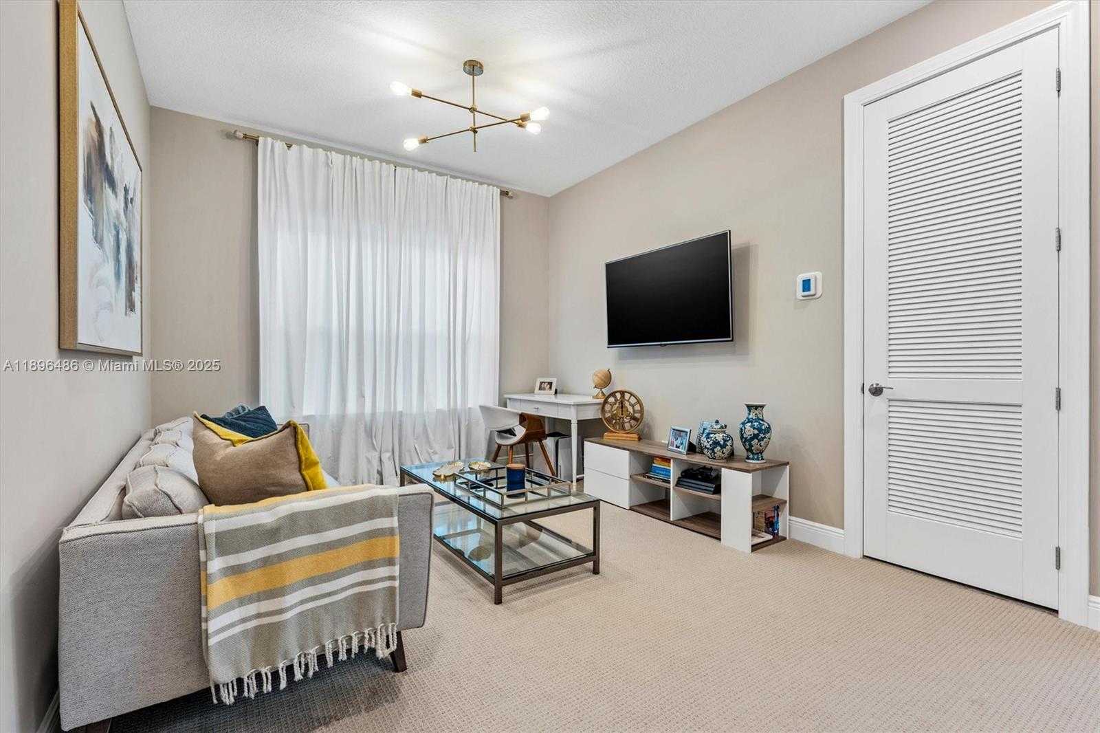 Small Image of 4434 FICUS ST, Hollywood Number 16