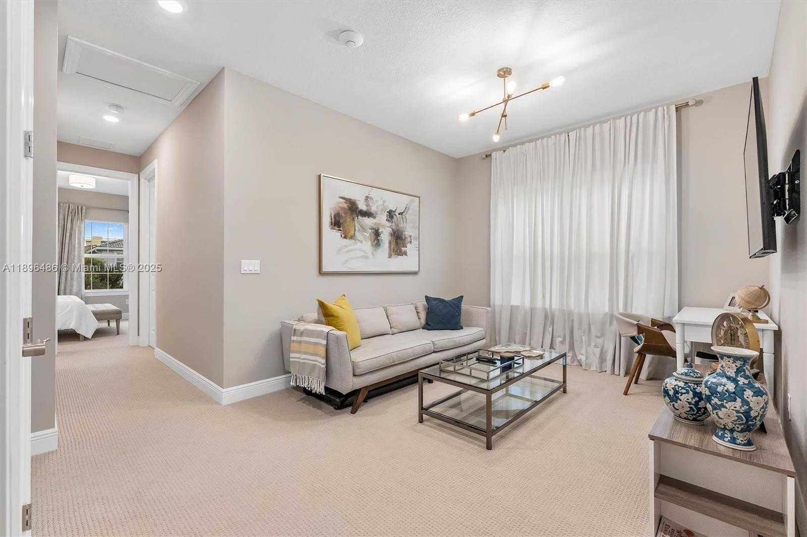 Small Image of 4434 FICUS ST, Hollywood Number 17