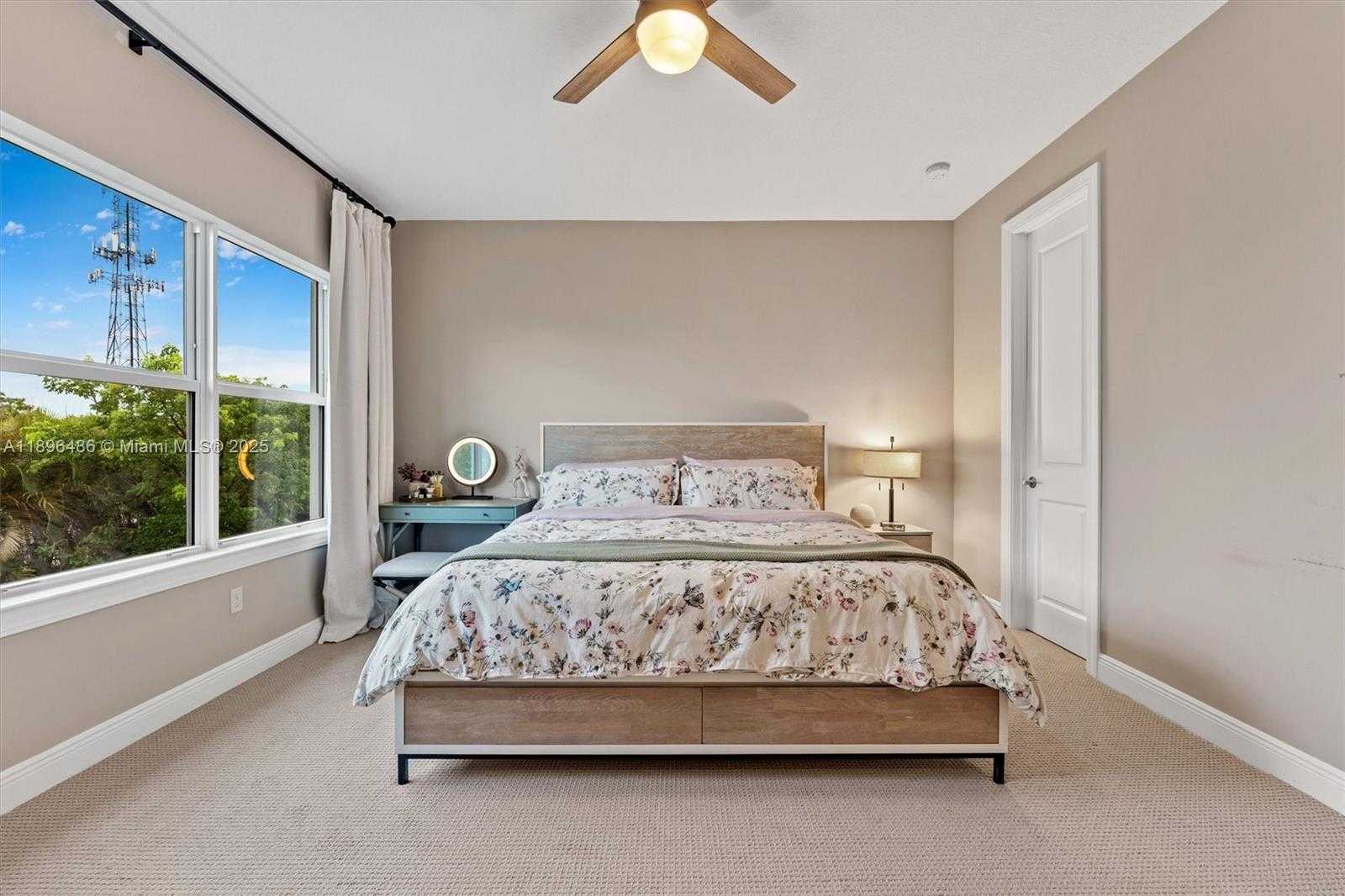 Small Image of 4434 FICUS ST, Hollywood Number 19