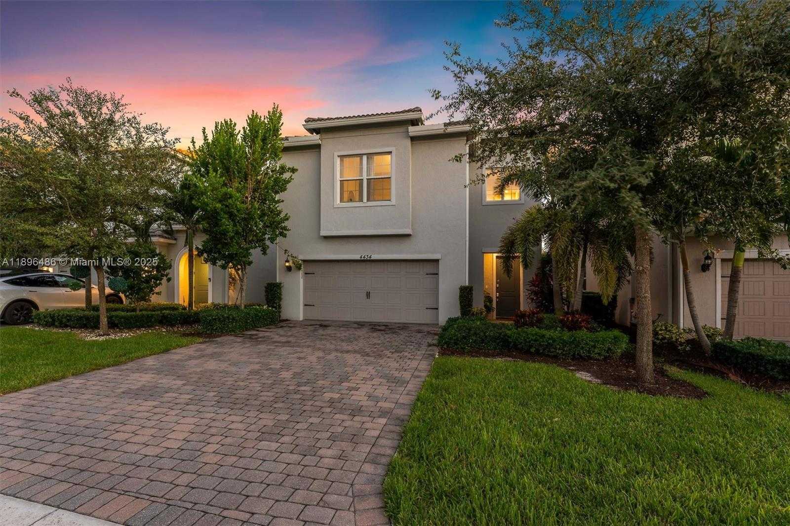 Small Image of 4434 FICUS ST, Hollywood Number 2