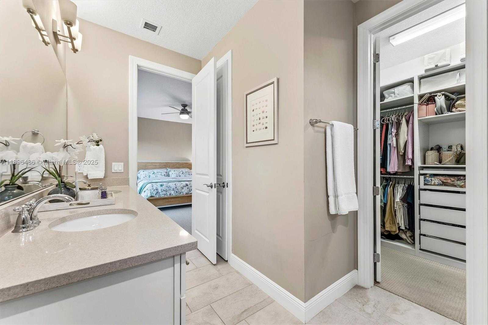 Small Image of 4434 FICUS ST, Hollywood Number 21