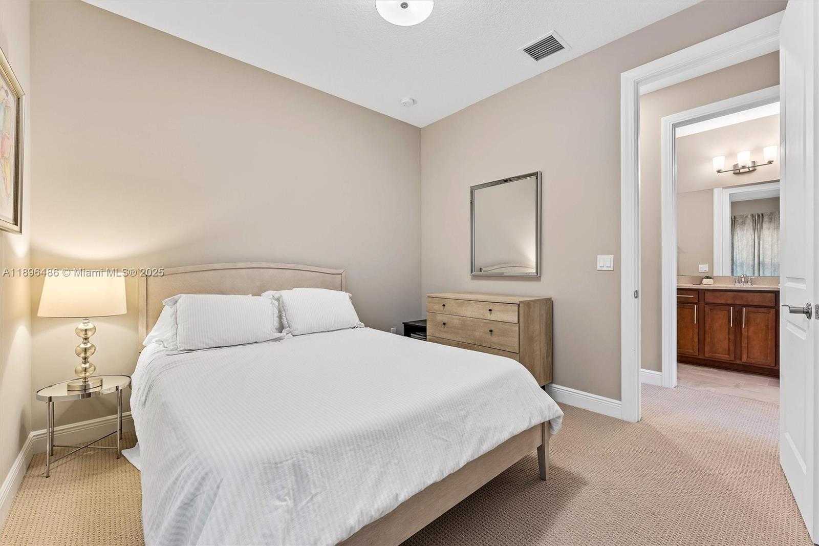 Small Image of 4434 FICUS ST, Hollywood Number 25