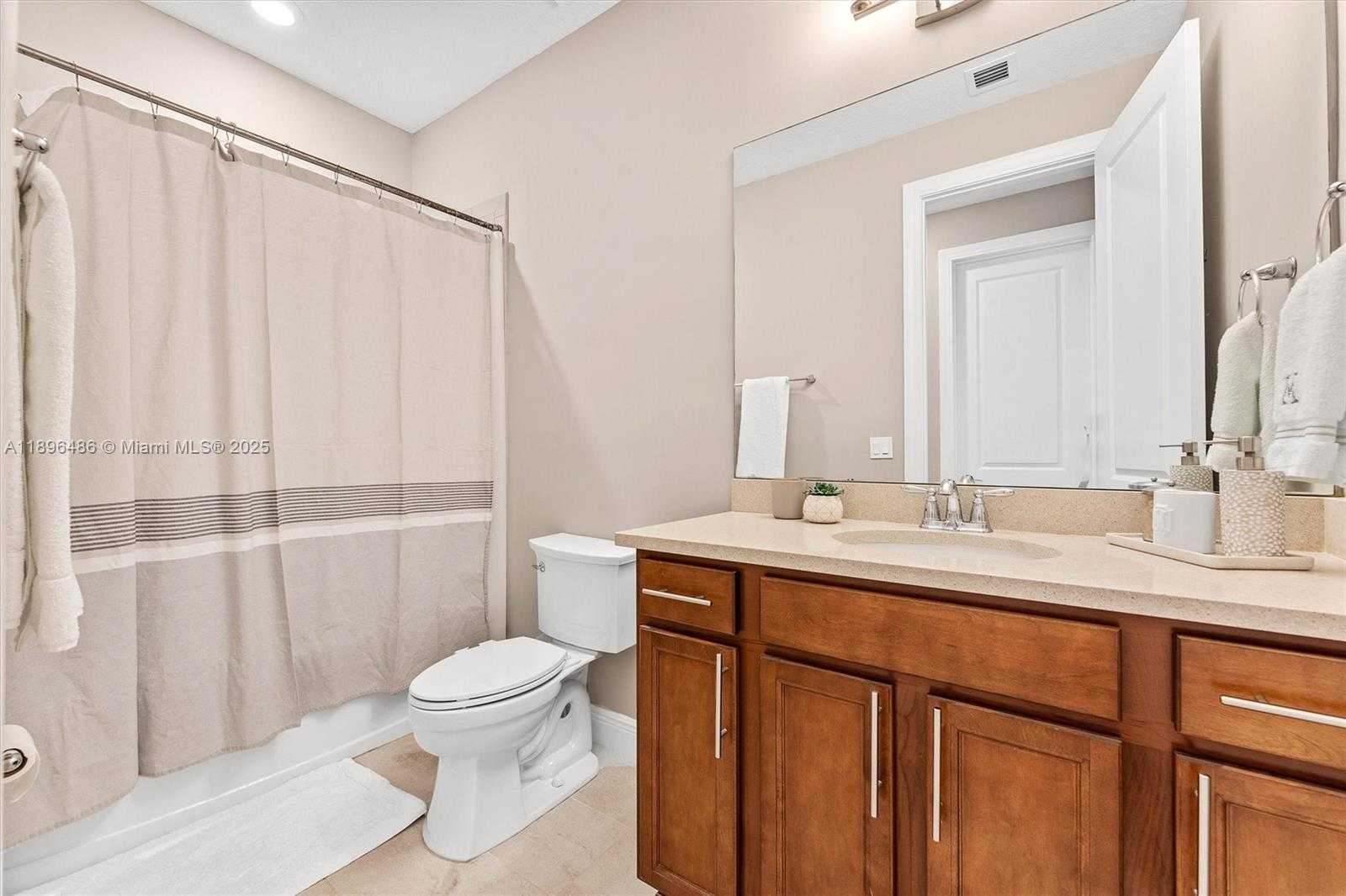 Small Image of 4434 FICUS ST, Hollywood Number 26