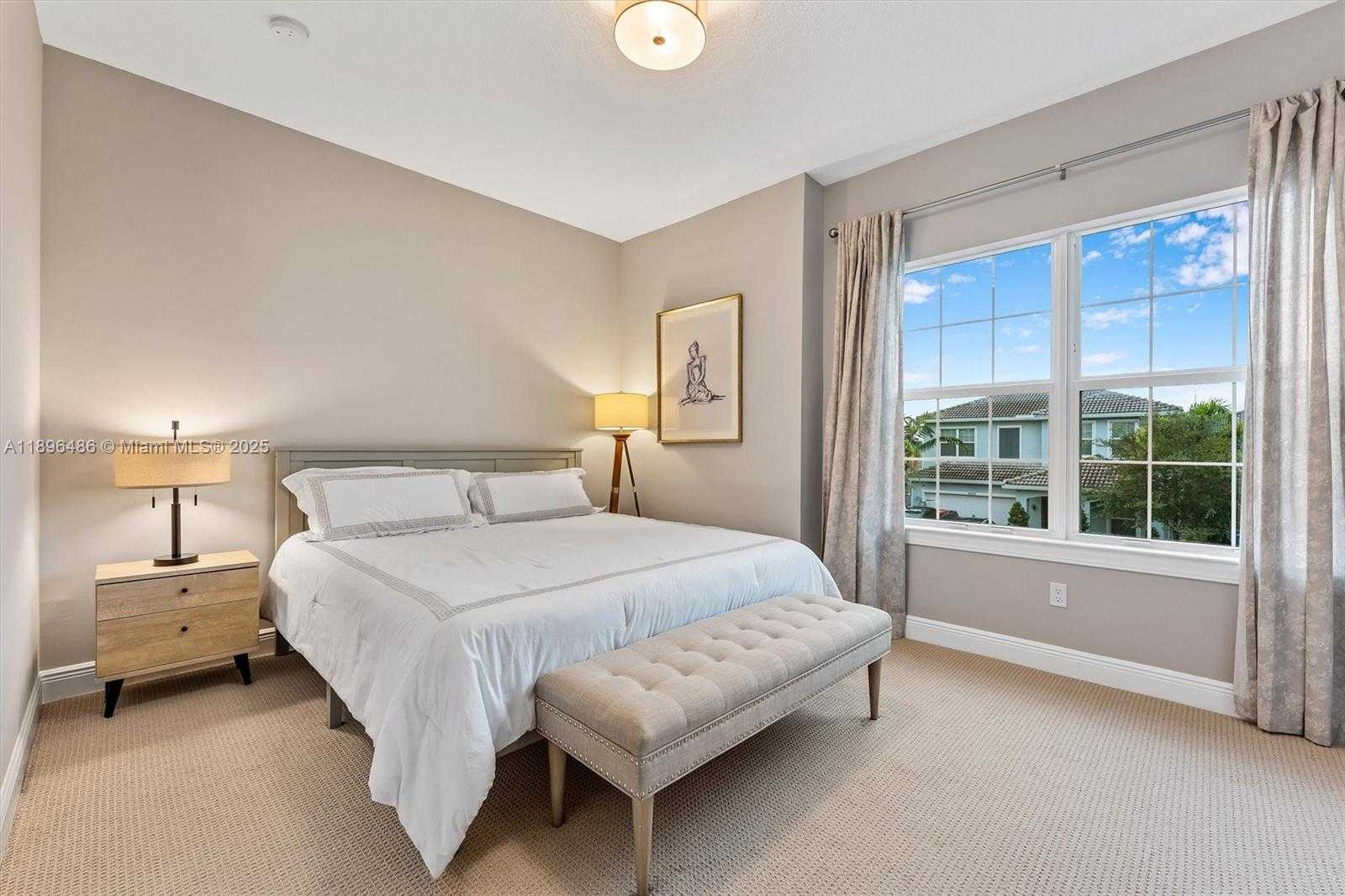 Small Image of 4434 FICUS ST, Hollywood Number 27