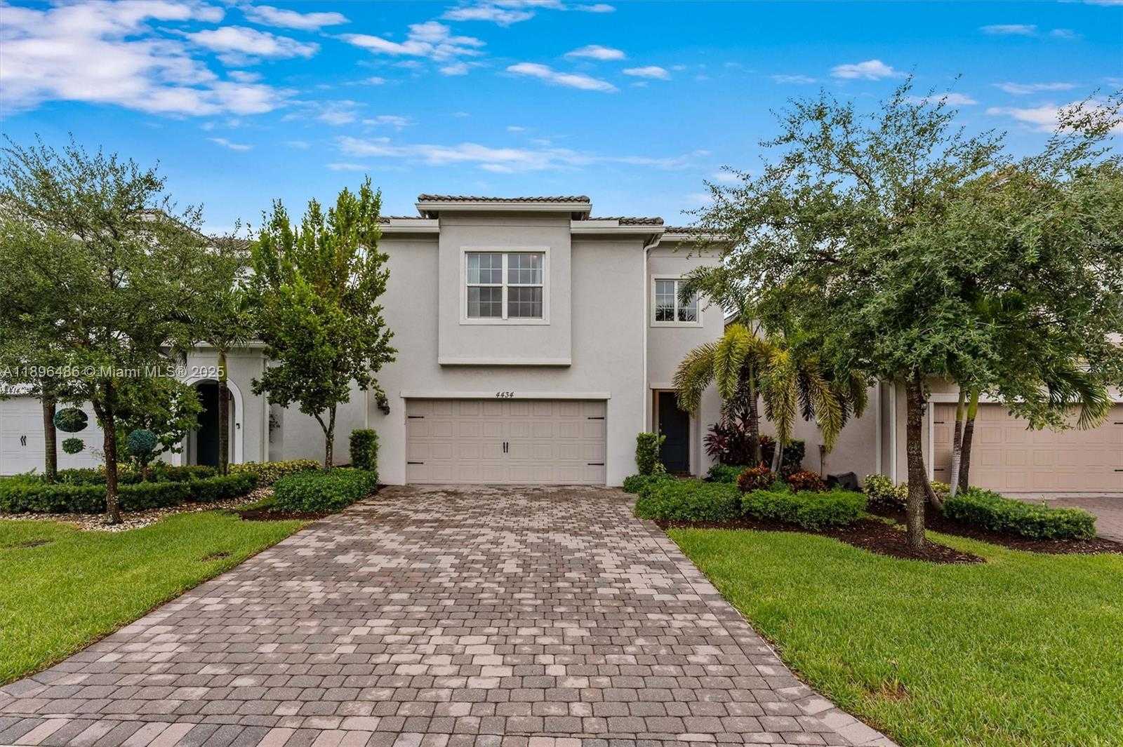 Small Image of 4434 FICUS ST, Hollywood Number 3