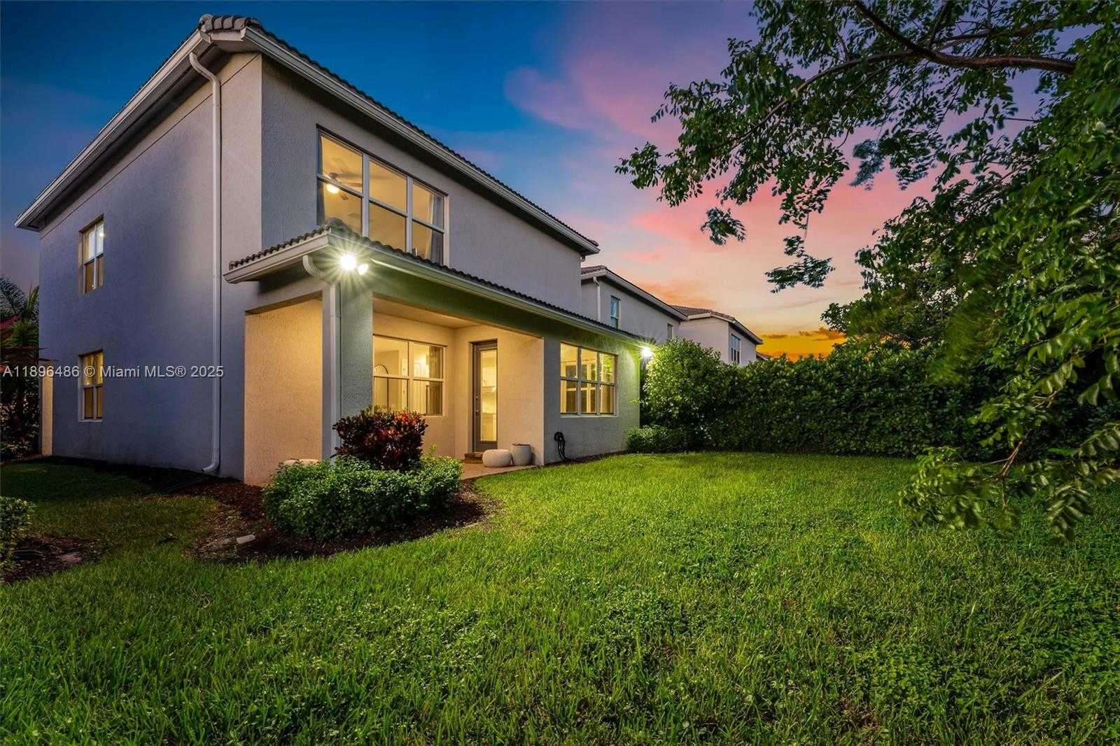 Small Image of 4434 FICUS ST, Hollywood Number 32