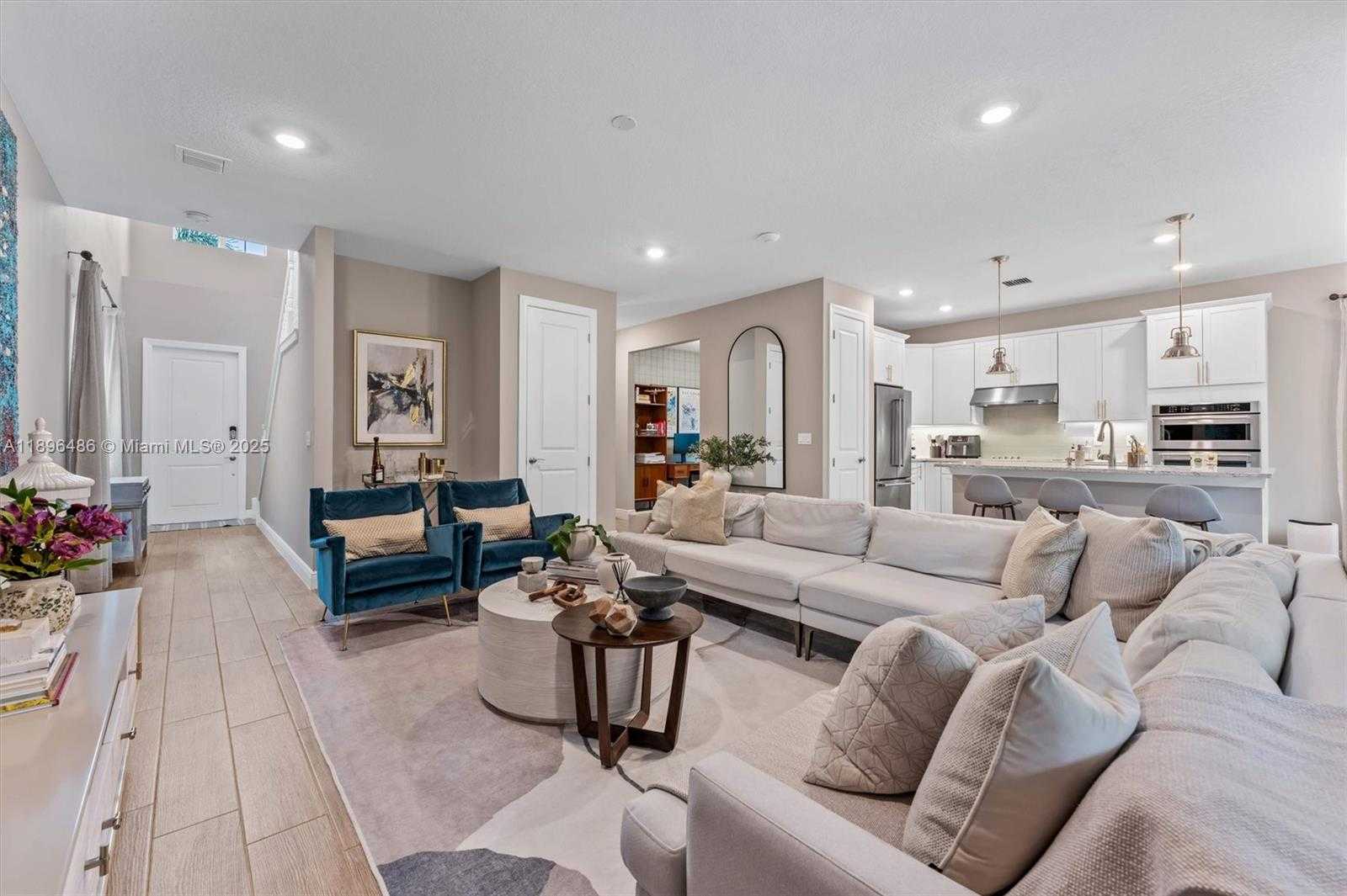 Small Image of 4434 FICUS ST, Hollywood Number 4