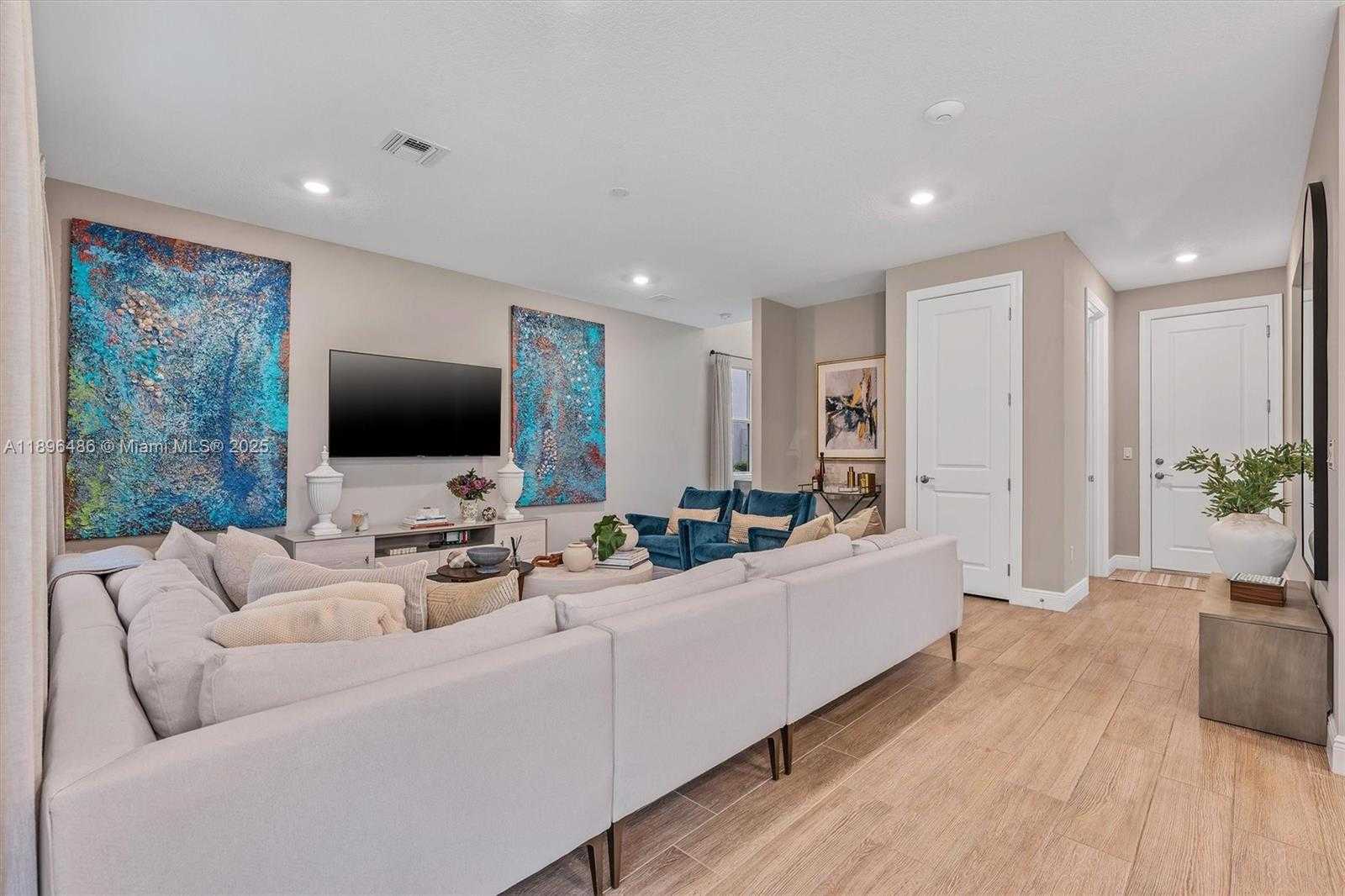 Small Image of 4434 FICUS ST, Hollywood Number 5