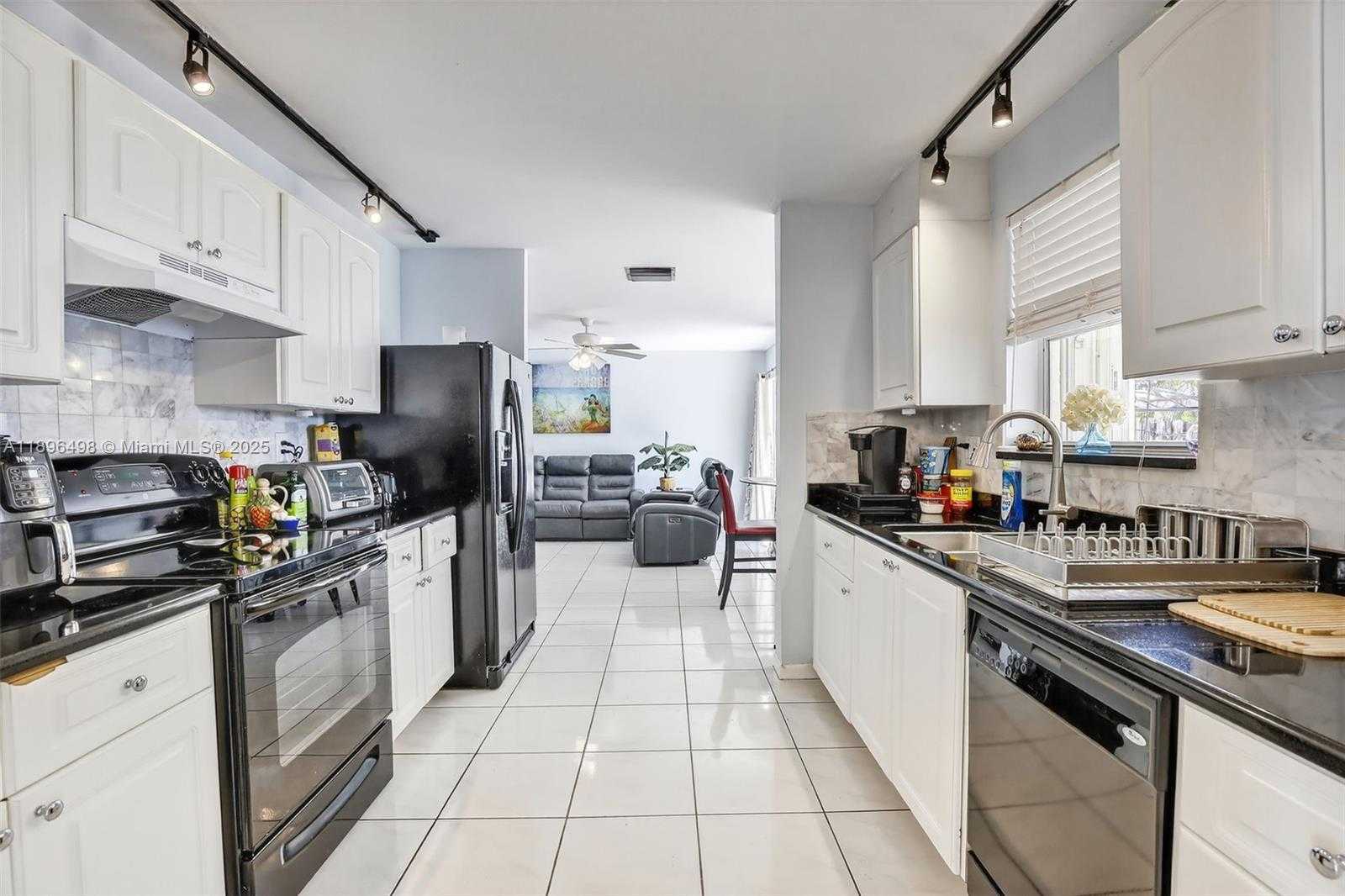 Small Image of 9710 SOUTH WEST 9TH CT, Pembroke Pines Number 12