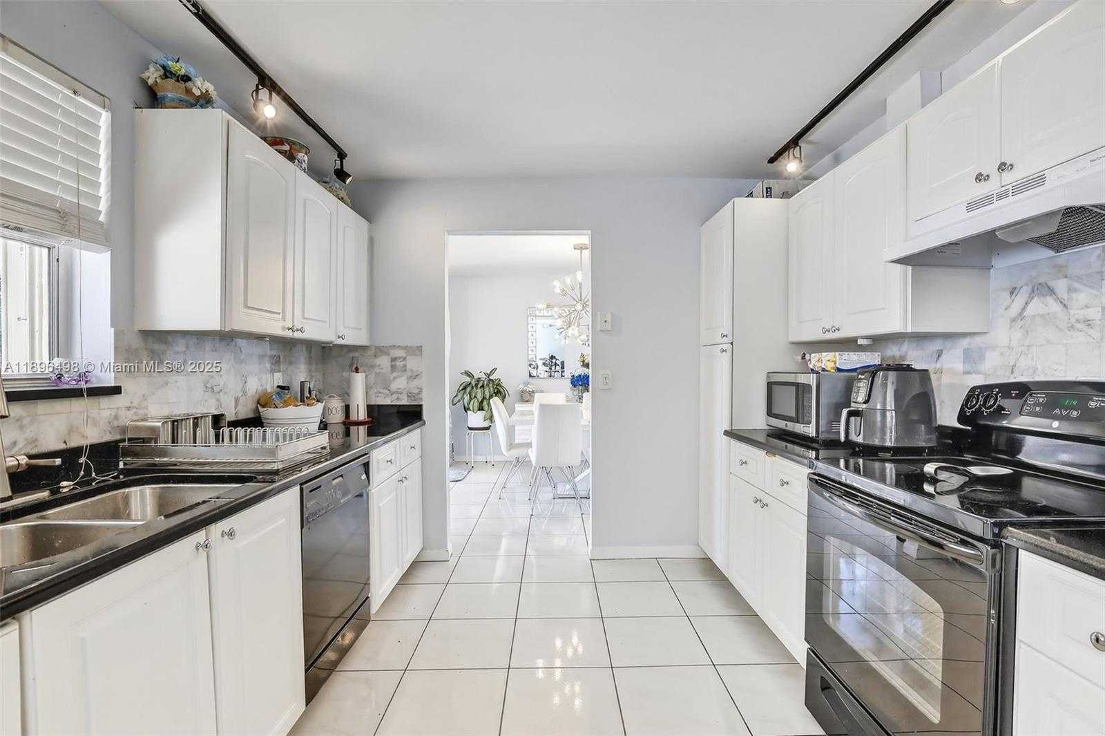 Small Image of 9710 SOUTH WEST 9TH CT, Pembroke Pines Number 13