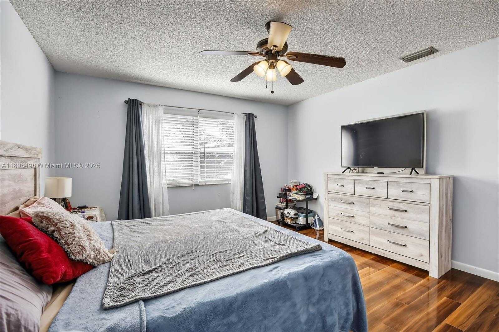 Small Image of 9710 SOUTH WEST 9TH CT, Pembroke Pines Number 21