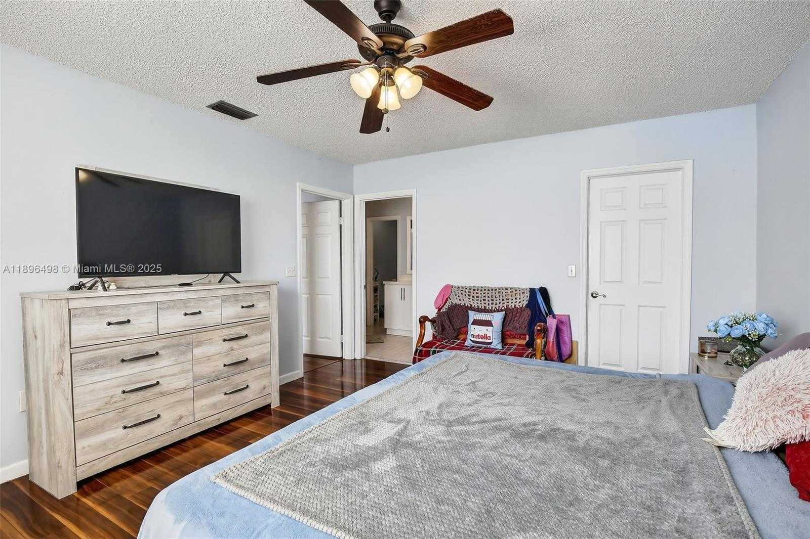 Small Image of 9710 SOUTH WEST 9TH CT, Pembroke Pines Number 23