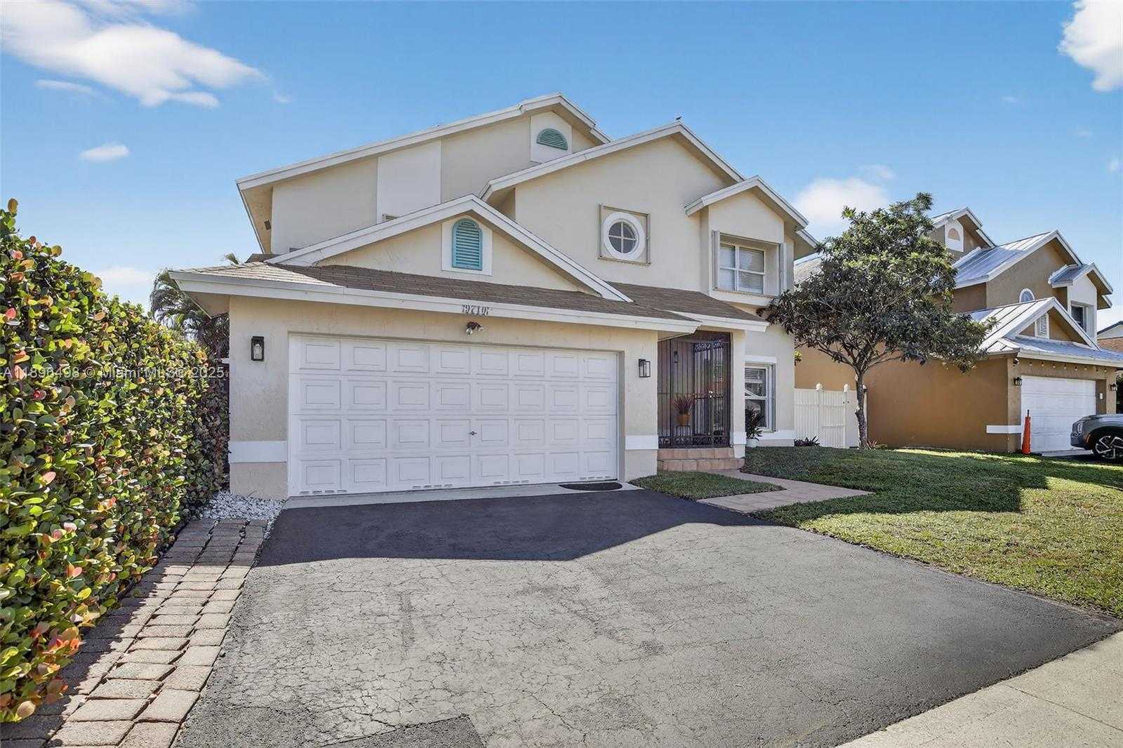 Small Image of 9710 SOUTH WEST 9TH CT, Pembroke Pines Number 3