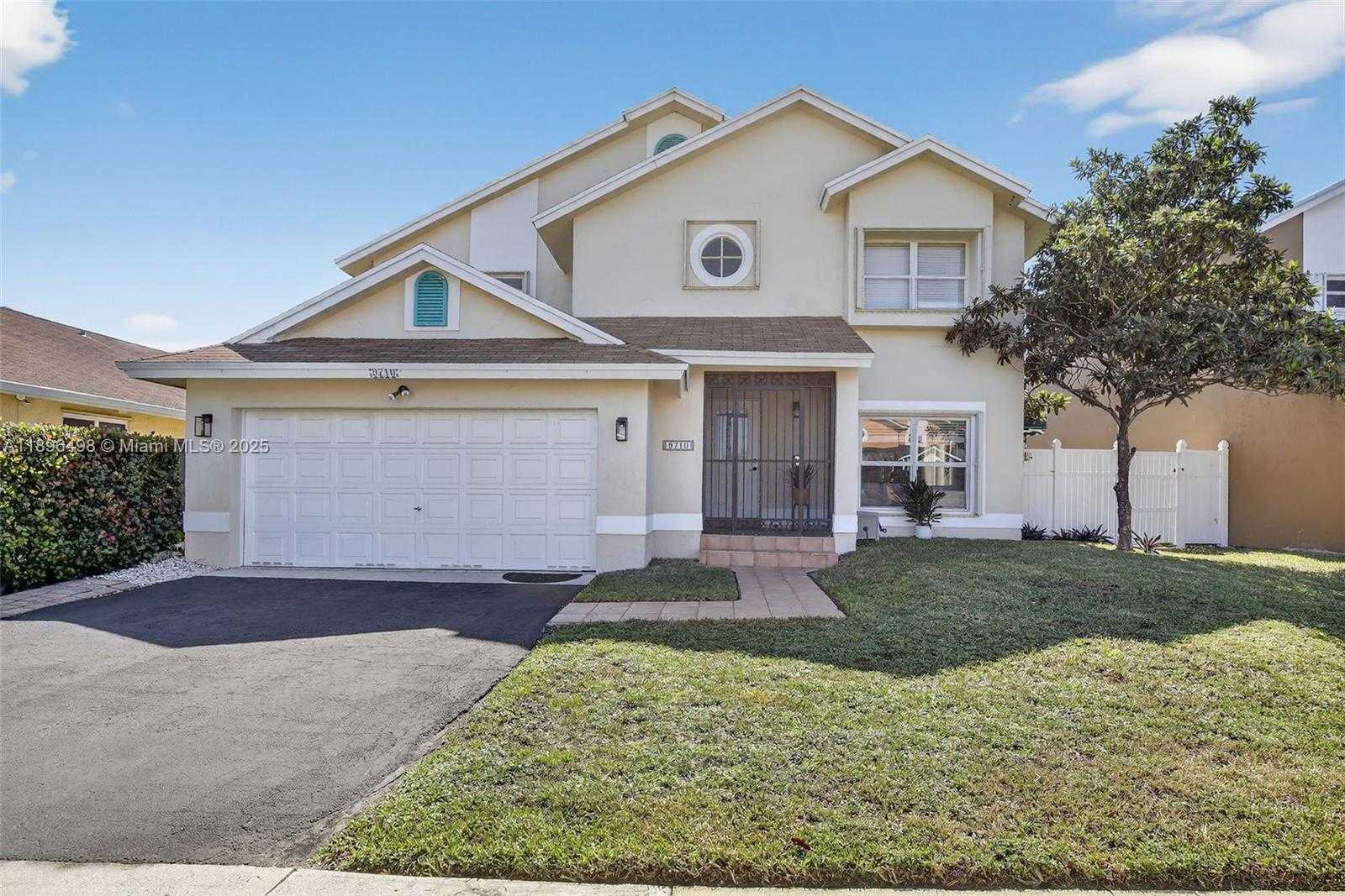 Small Image of 9710 SOUTH WEST 9TH CT, Pembroke Pines Number 4