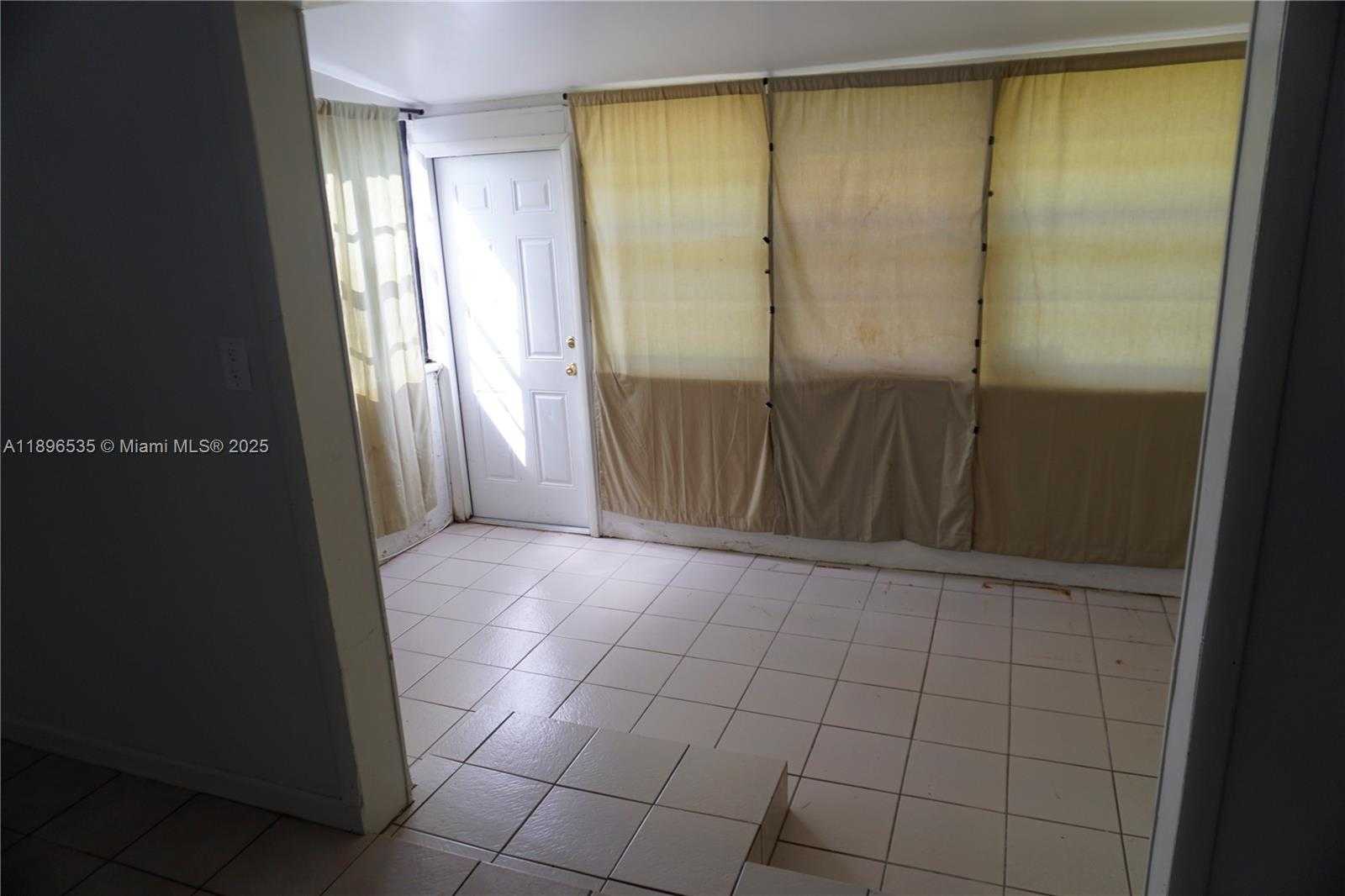Small Image of 6200 FLETCHER ST, Hollywood Number 10