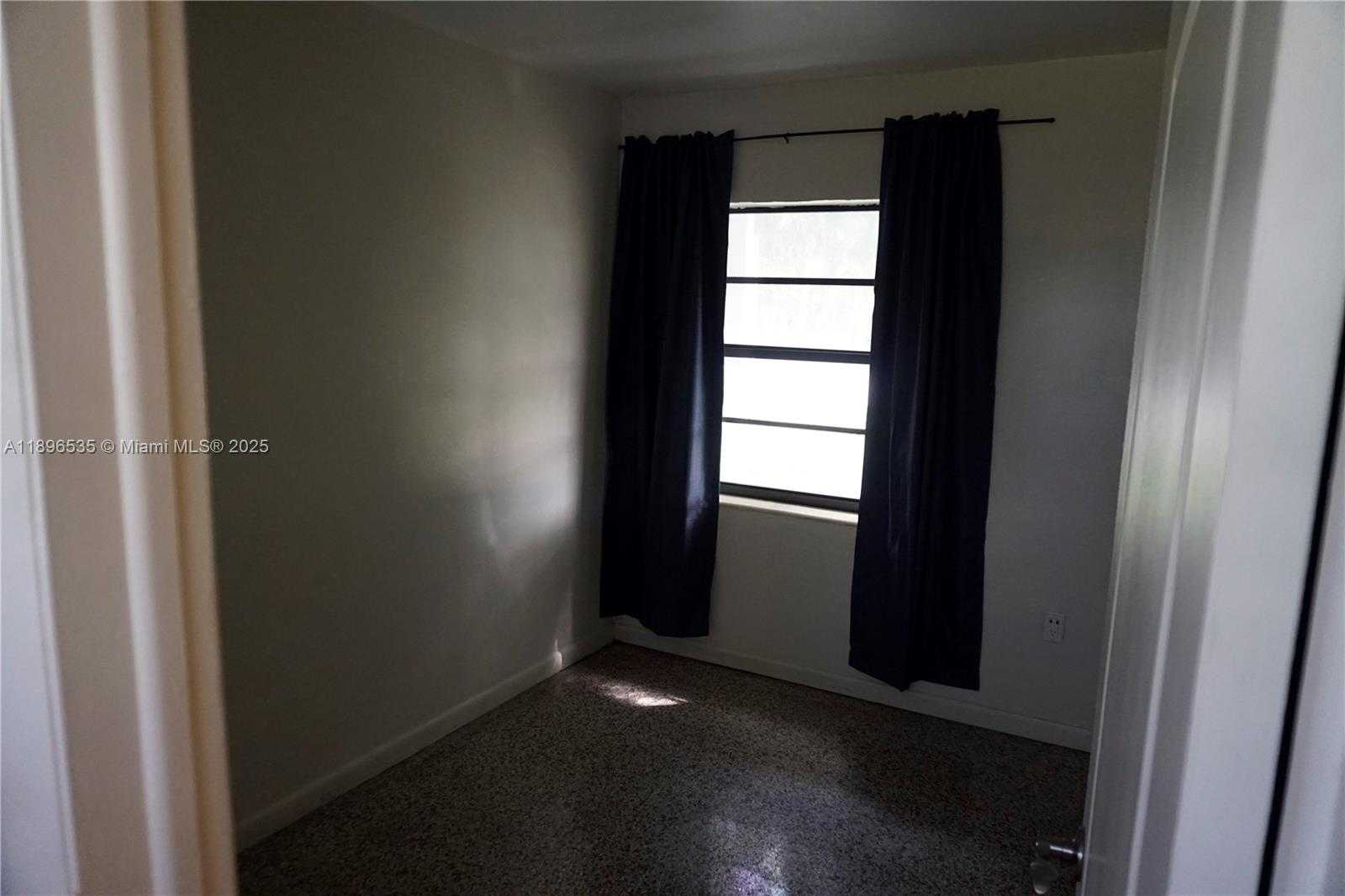 Small Image of 6200 FLETCHER ST, Hollywood Number 13
