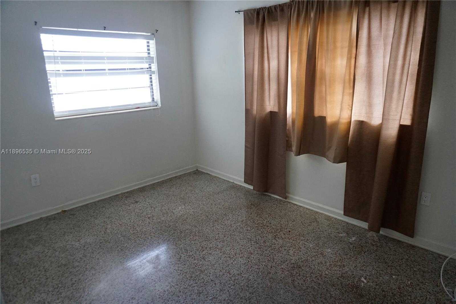 Small Image of 6200 FLETCHER ST, Hollywood Number 14