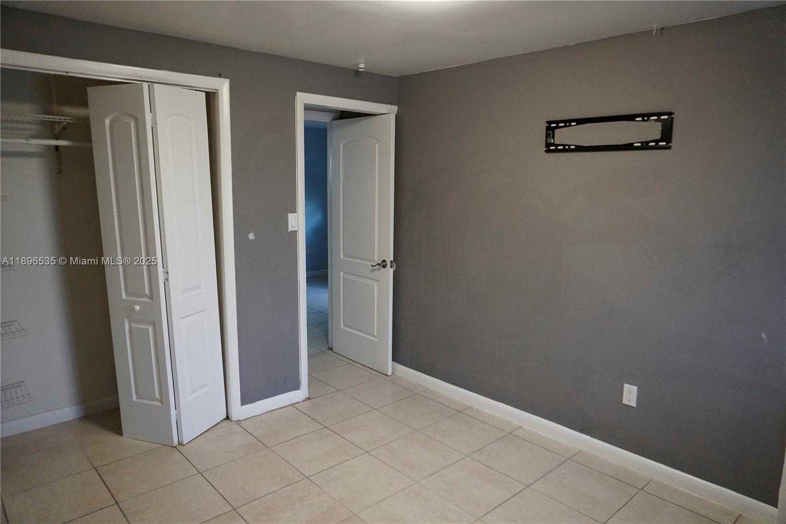 Small Image of 6200 FLETCHER ST, Hollywood Number 16