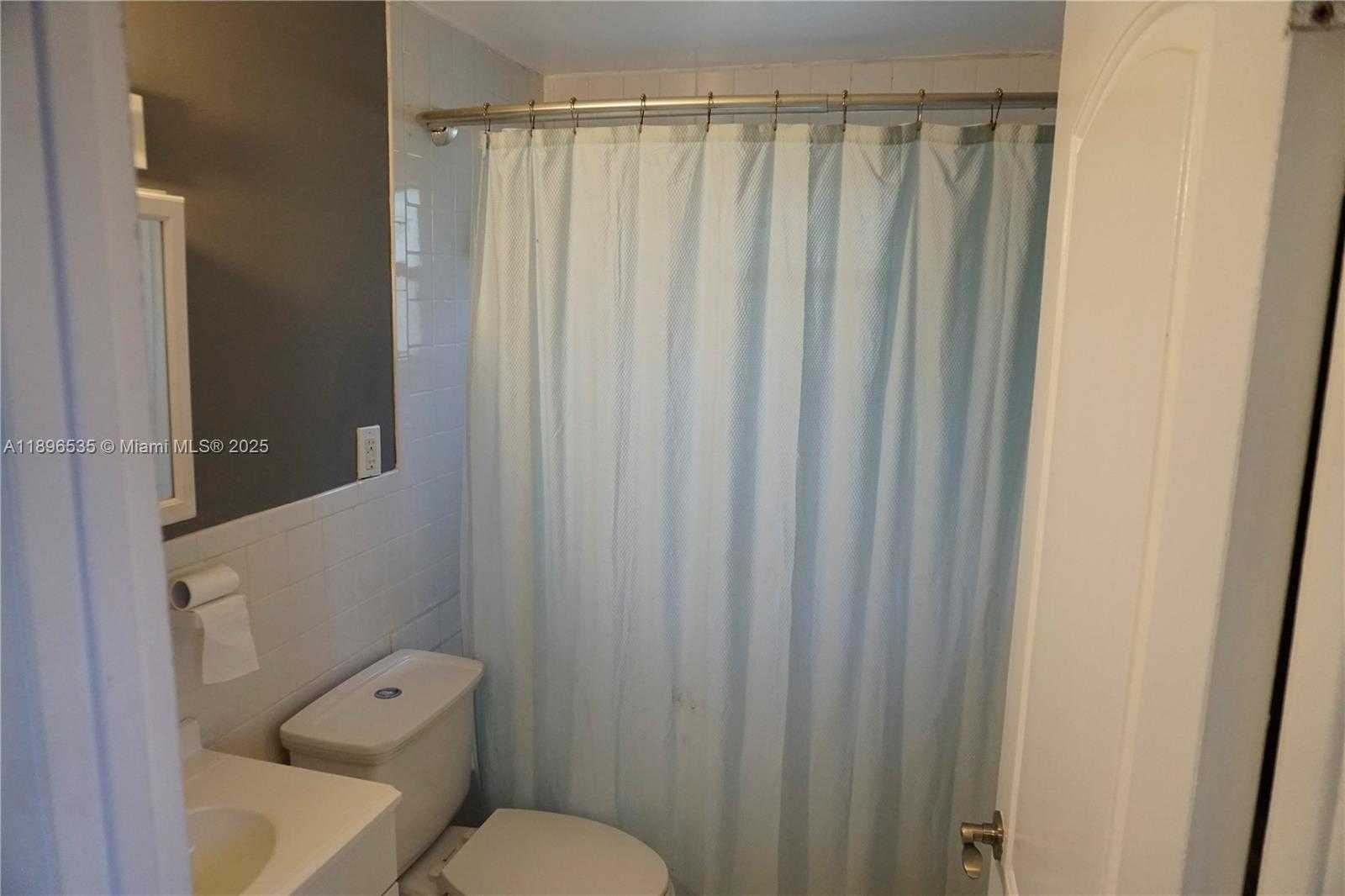 Small Image of 6200 FLETCHER ST, Hollywood Number 17