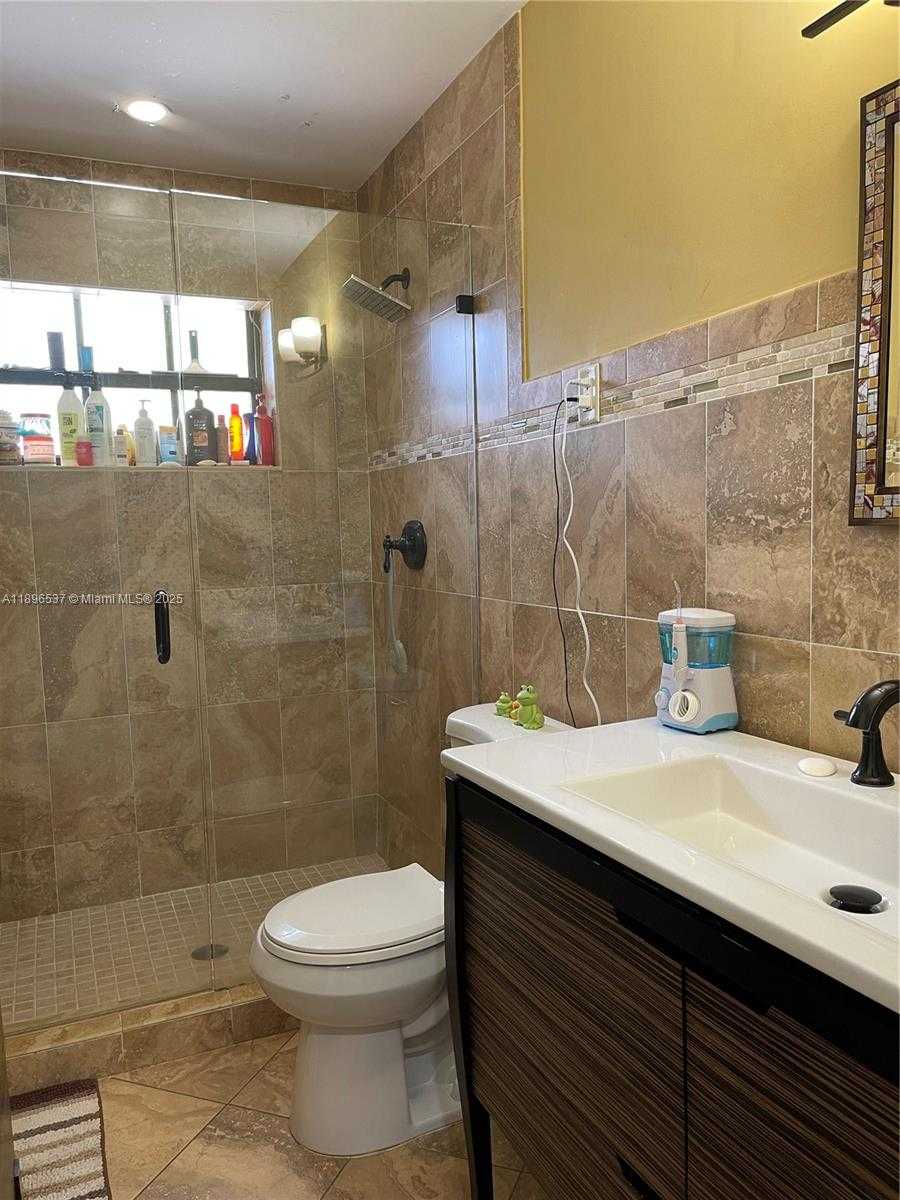 Small Image of 1961 36 AVENUE, Fort Lauderdale Number 14