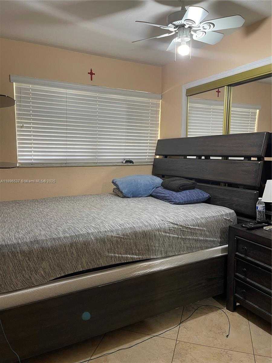 Small Image of 1961 36 AVENUE, Fort Lauderdale Number 17