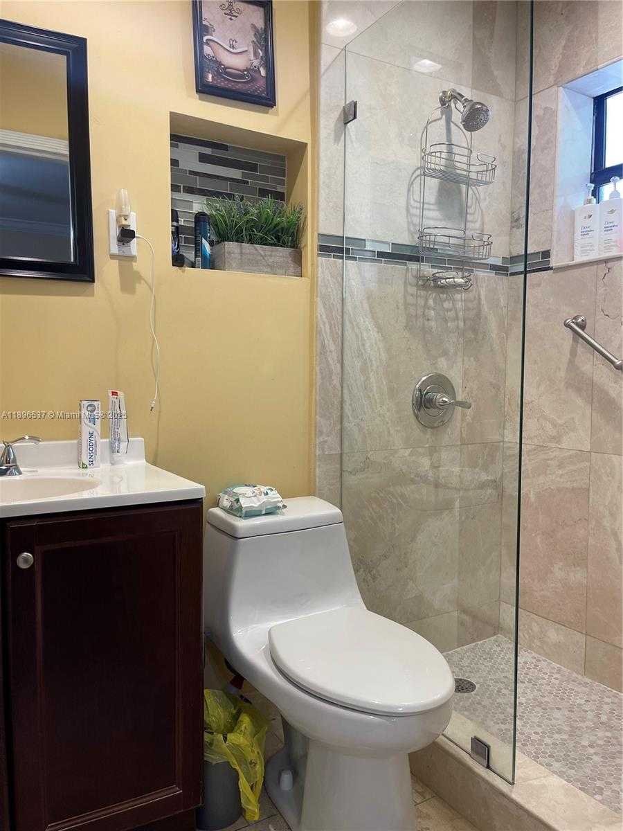 Small Image of 1961 36 AVENUE, Fort Lauderdale Number 19